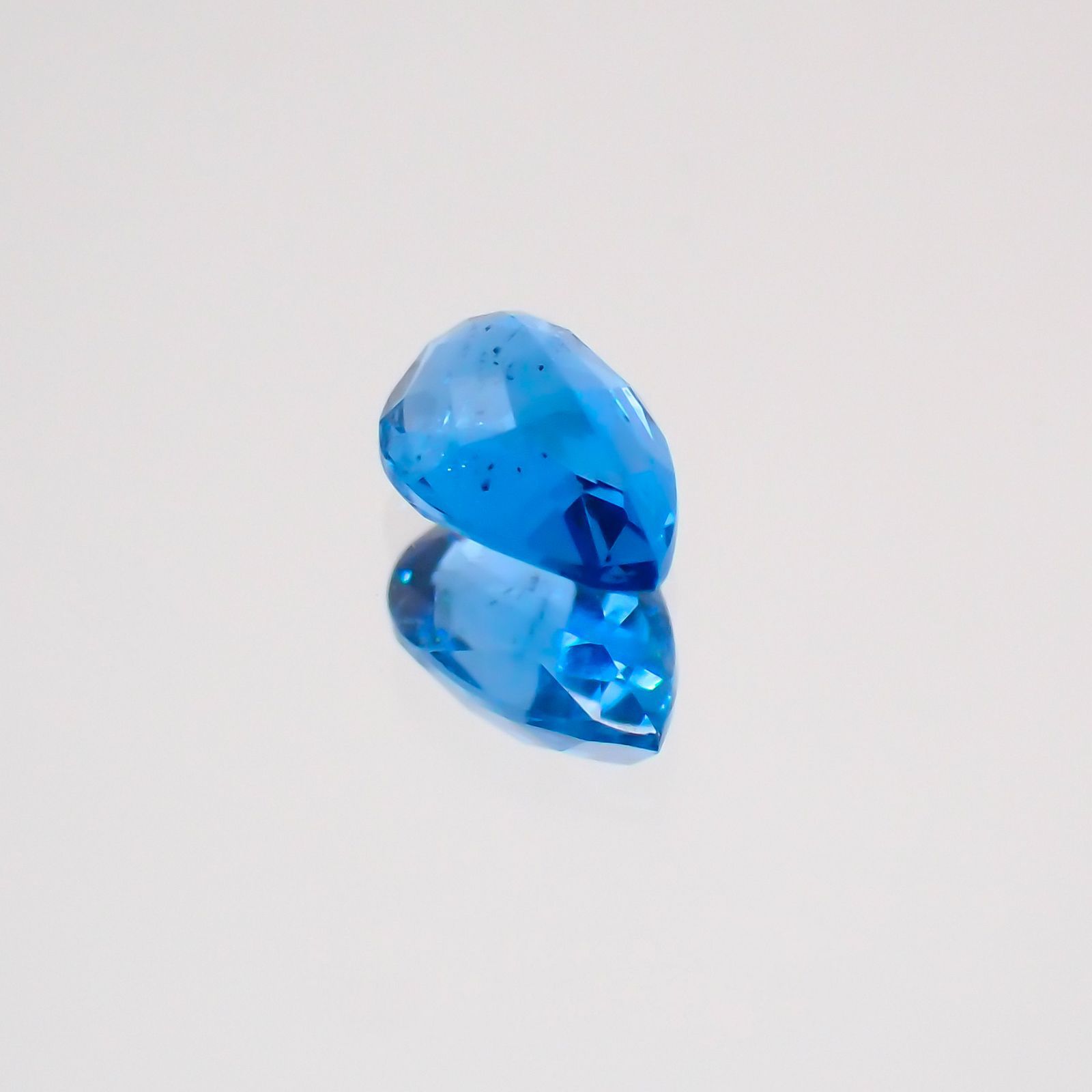 アウイナイト フルオレッセンス(宝石名アウイナイト) ドイツ産 0.156ct ソ付(日独)[21019337]4.5×3.0mm前後