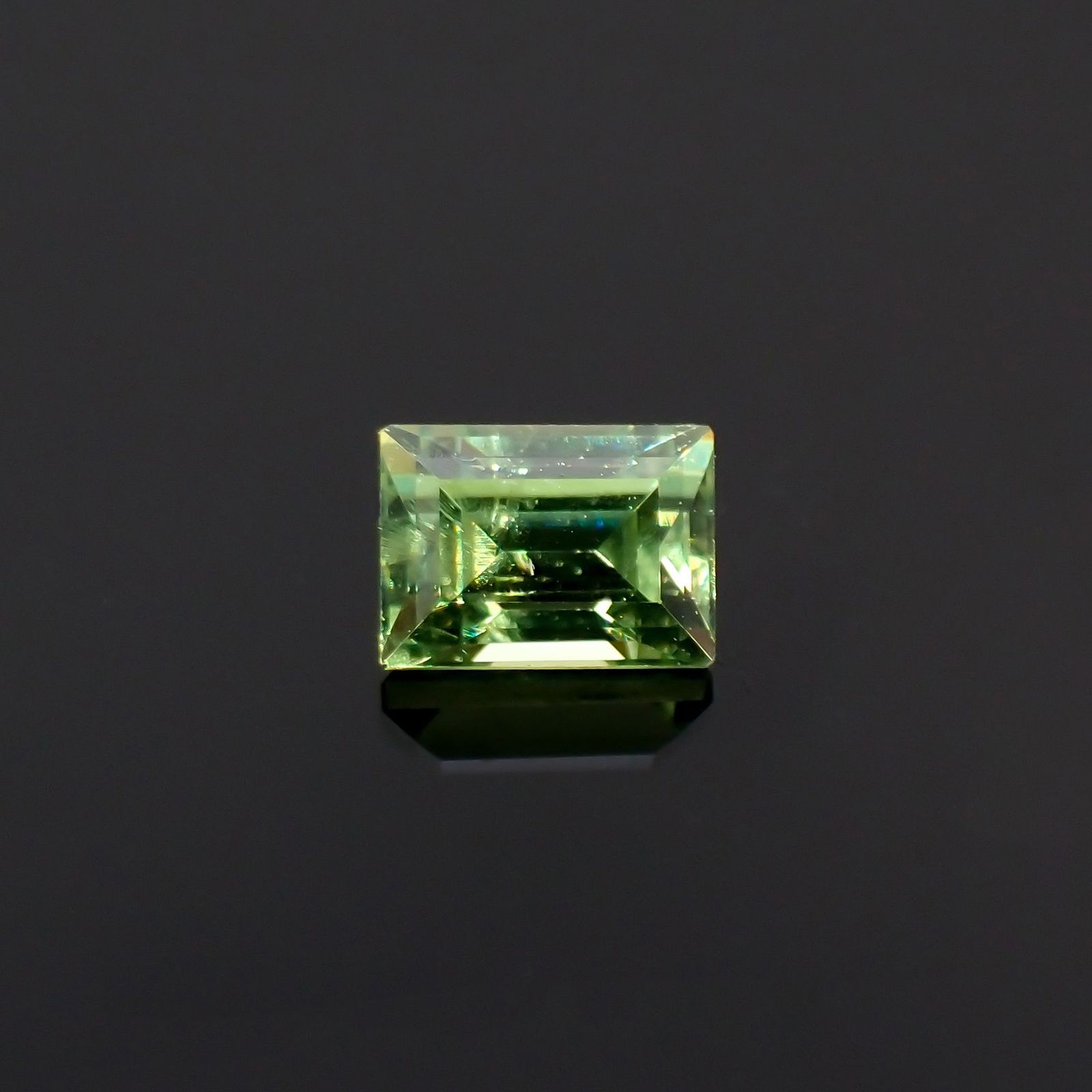 デマントイドガーネット ロシア産 0.23ct / 3.7x2.7mm前後 [260923656]