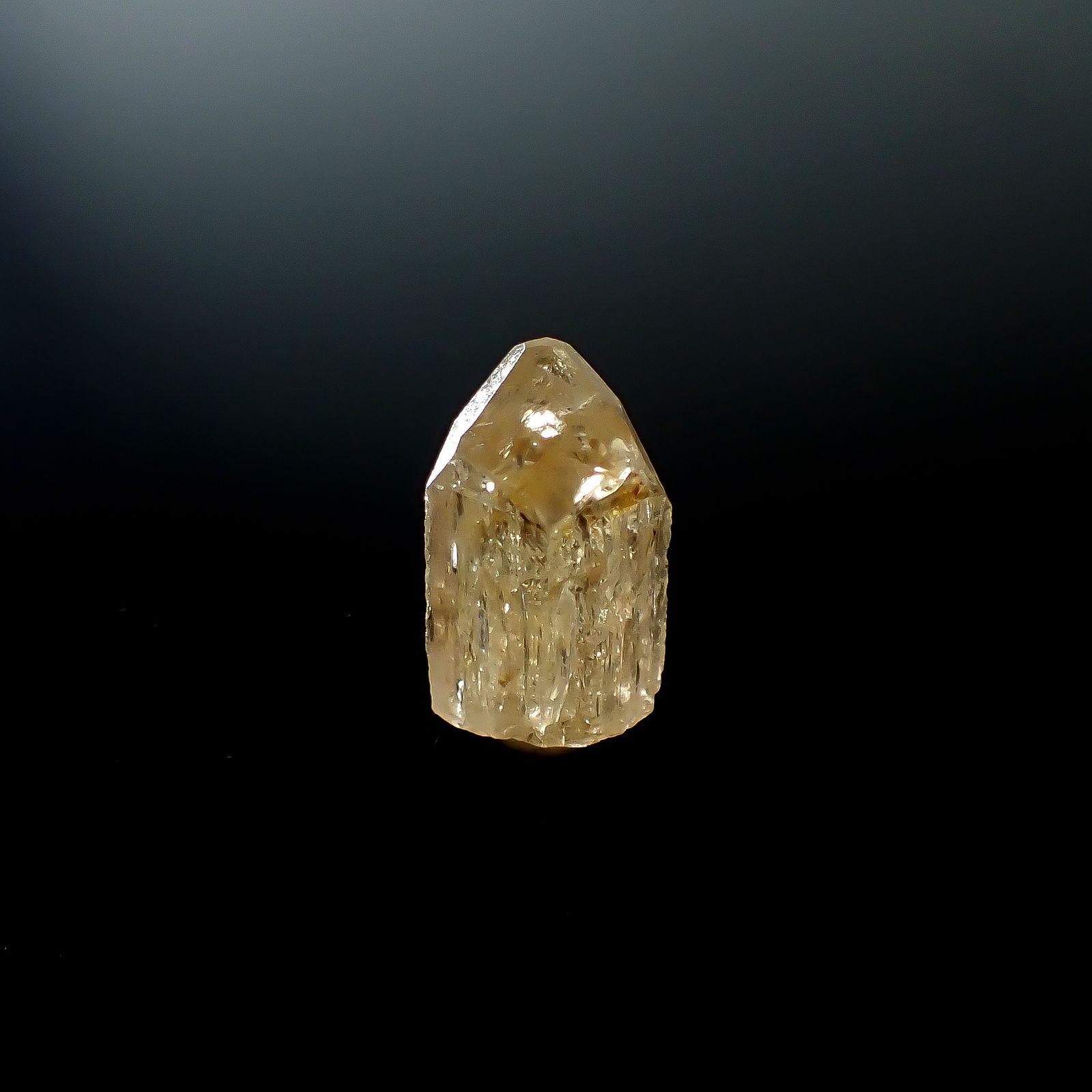 インペリアルトパーズ 原石 ザンビア産 10.36ct / 15.8x9.6mm前後 [250730937]