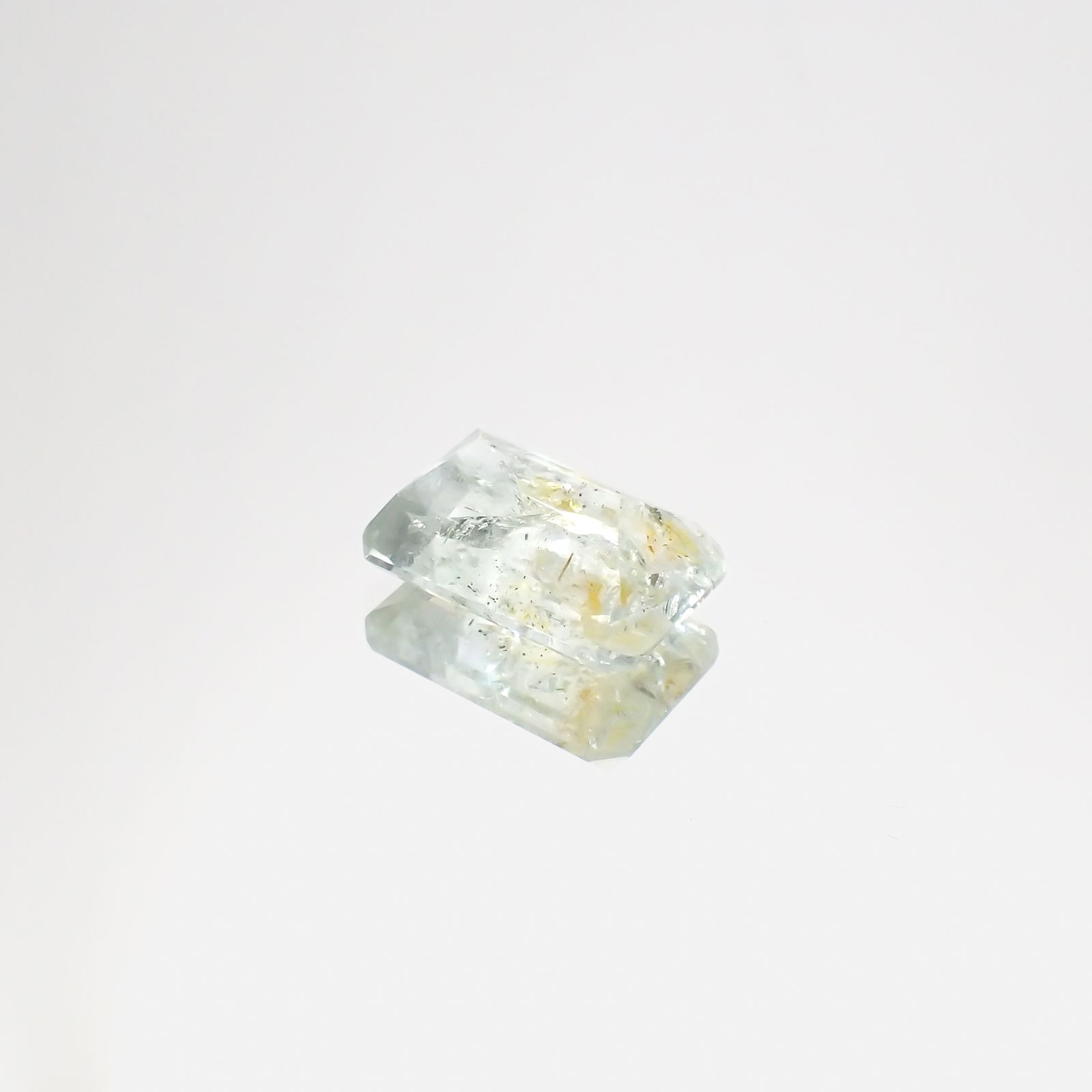 オーロラアクアマリン ブラジル産 2.59ct[231224678]10.3x7mm前後