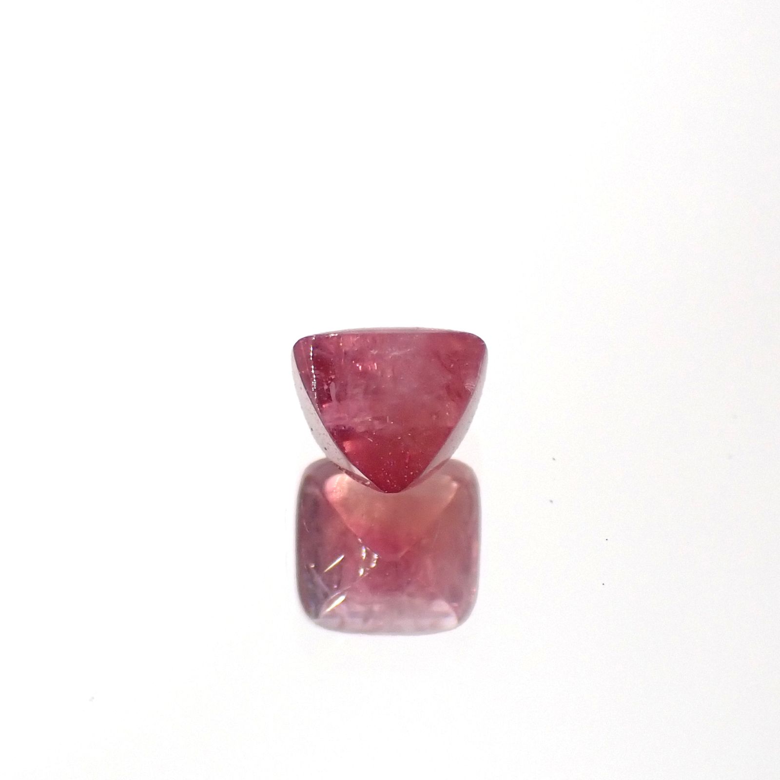 ◇バフカット◇レッドベリル アメリカ・ユタ州産 0.28ct[231023767]3.7x3.6mm前後