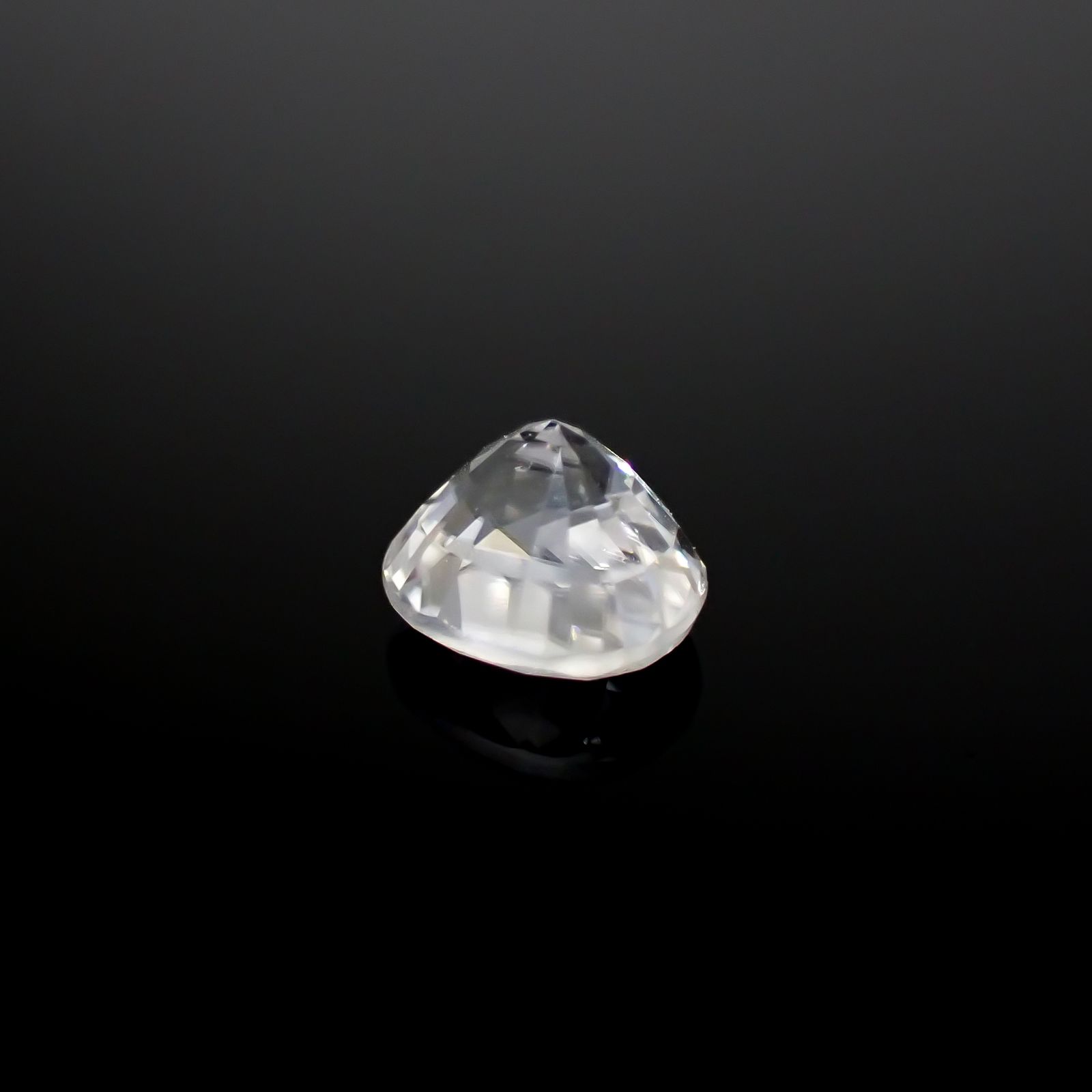カラーレスジルコン(宝石名ジルコン)スリランカ/カンボジア産 1.35ct 識別済[240928894]6.1x5.1mm前後