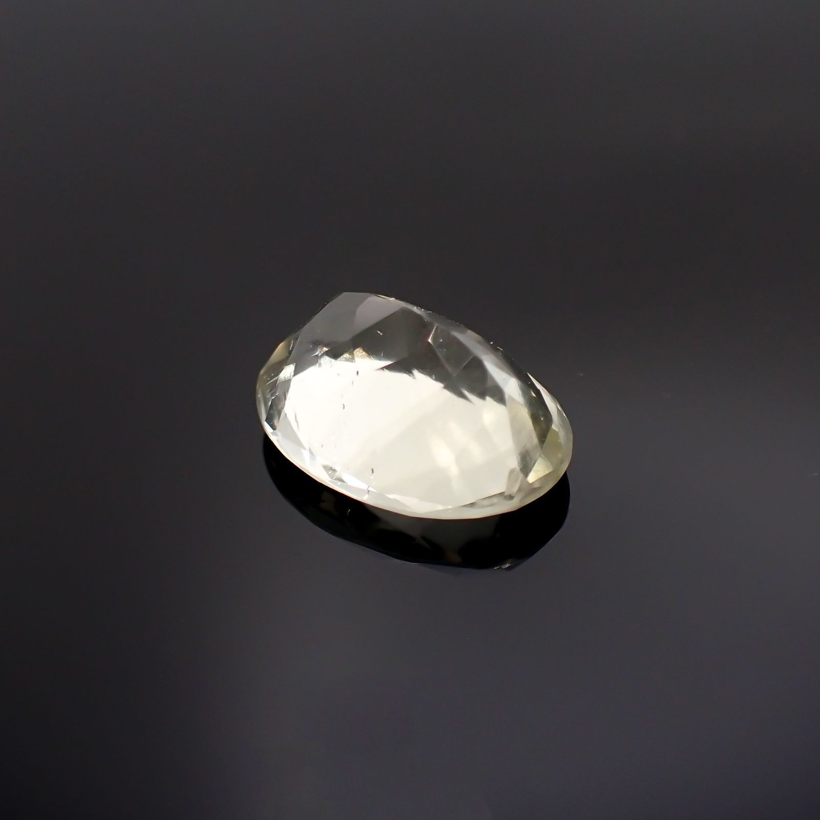 リビアングラス(宝石名インパクトガラス(衝撃溶融ガラス))発見地：エジプト・リビア砂漠 6.66ct 識別済[211213794]16.1x12mm前後