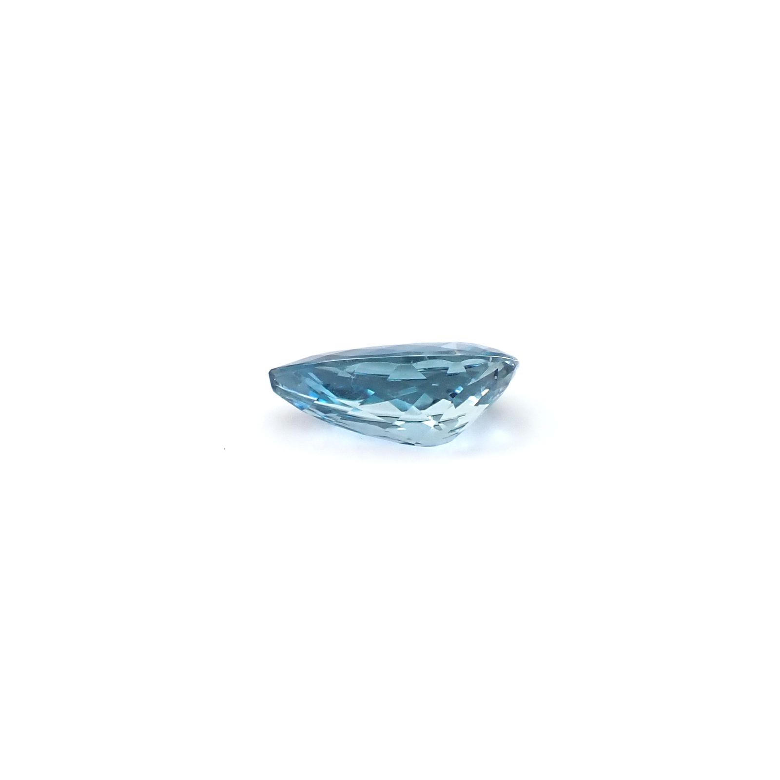 タトゥーアクアマリン ブラジル・ミナスジェライス州タトゥー鉱山産 1.90ct / 11.4x7.3mm前後 [260231778]