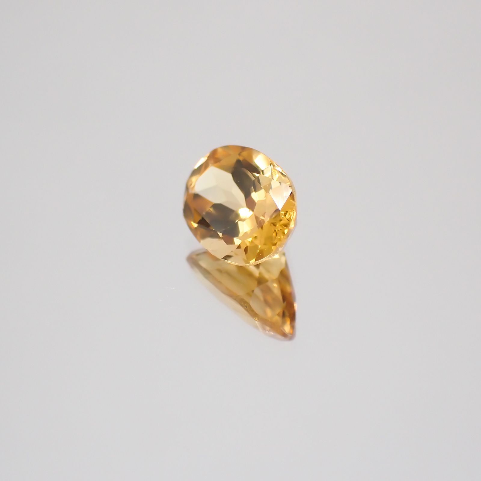 インペリアルガーネット(宝石名ヘソナイト・ガーネット)スリランカ産 1.03ct 識別済[231224369]6.9x5.1mm前後