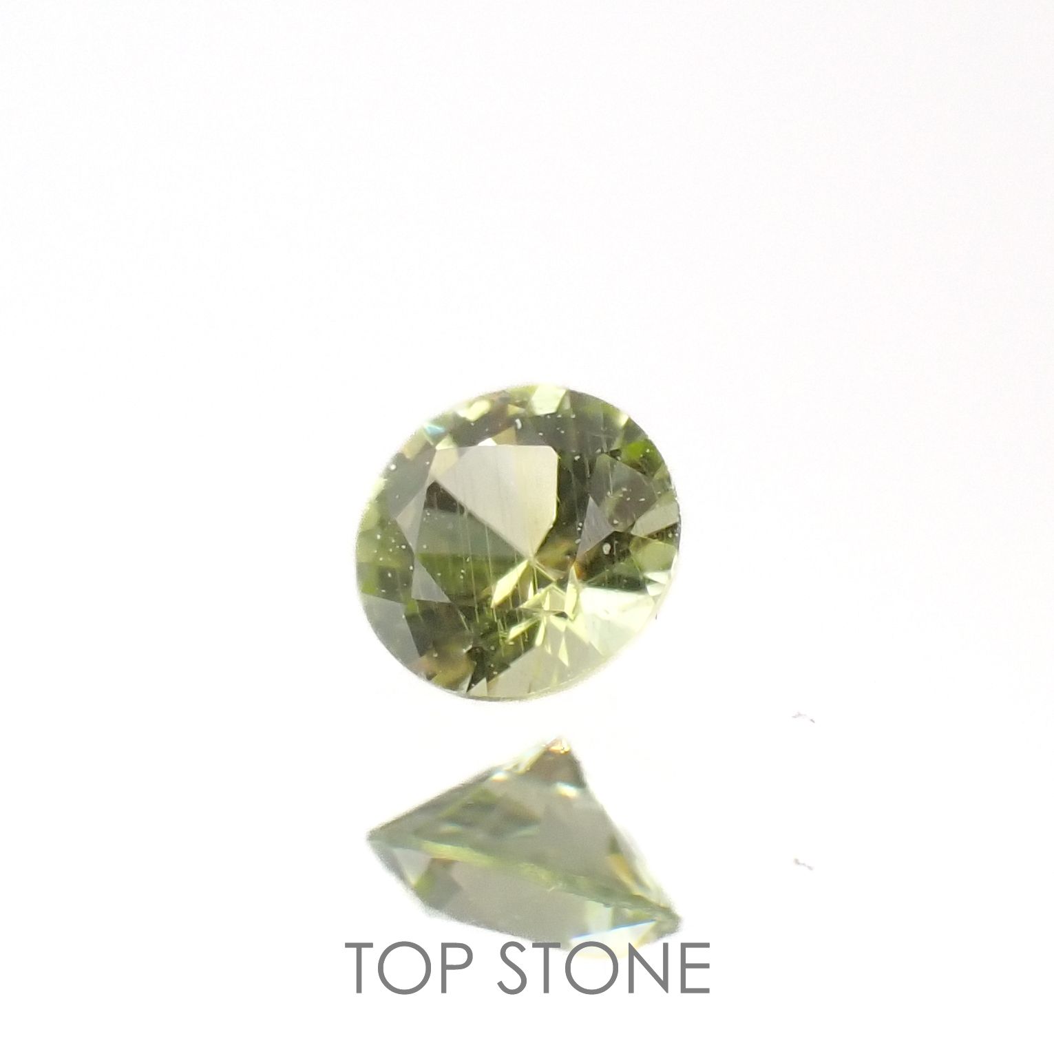 パラサイティックペリドット(宝石名ペリドット)採取地：ロシア 0.093ct 識別済[220616242]2.8x2.8mm前後
