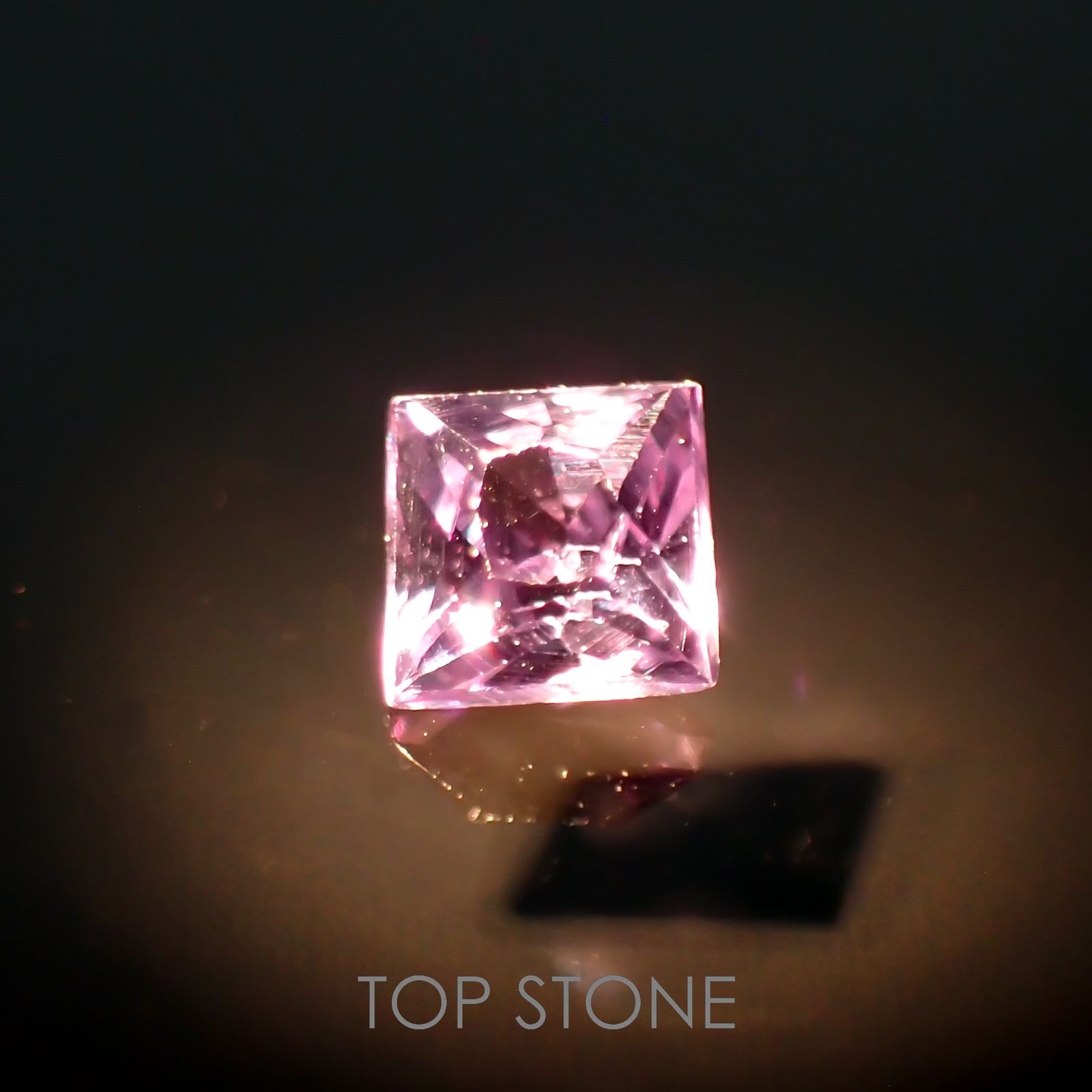 ◇プリンセスカット◇カラーチェンジガーネット アレキタイプ(宝石名ガーネット)マダガスカル・ベキリー産 0.11ct 識別済[220616547]2.5x2.5mm前後