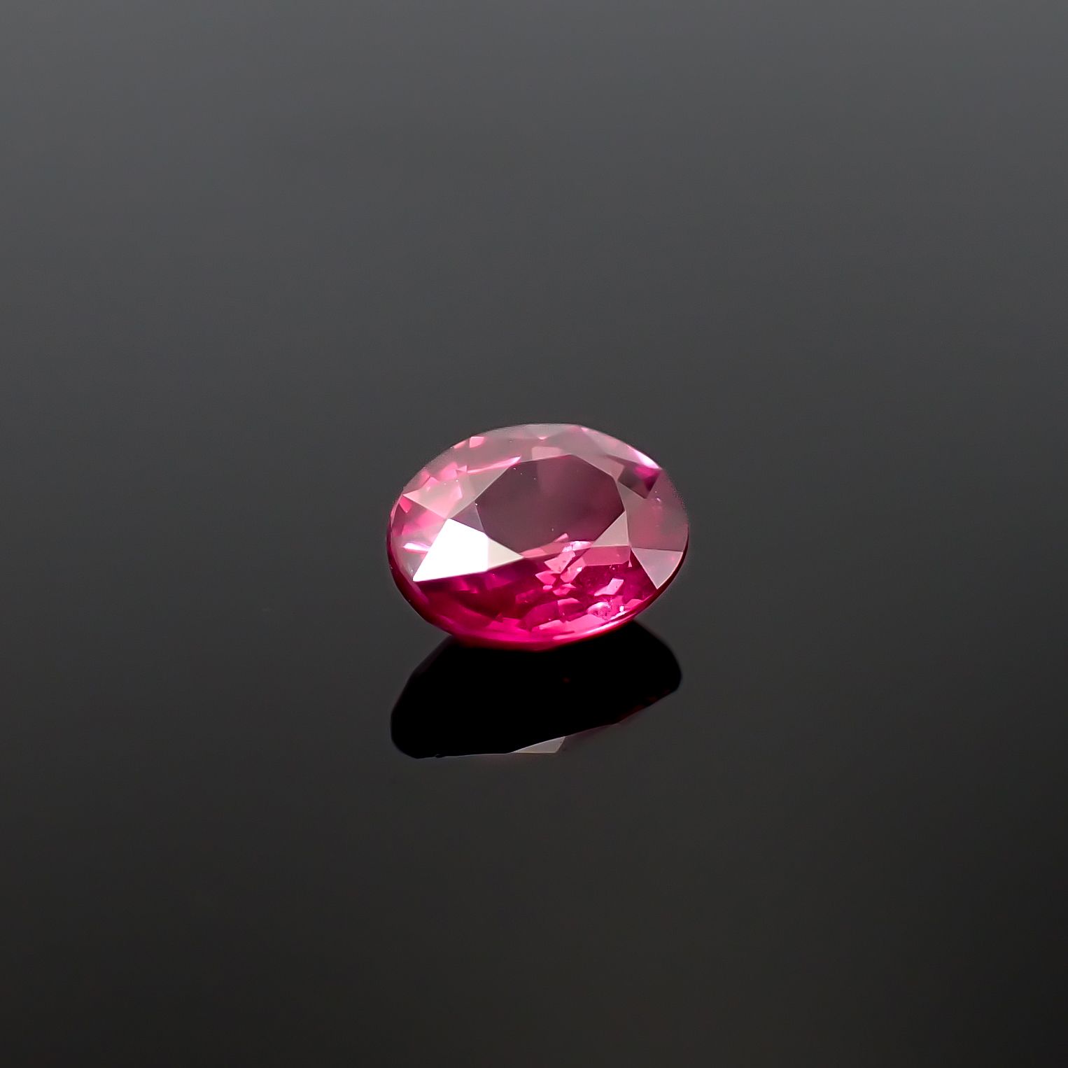 ルビー 非加熱(宝石名ルビー)マダガスカル産 GIA鑑付 0.61ct / 5.56x4.38mm前後 [260632489]