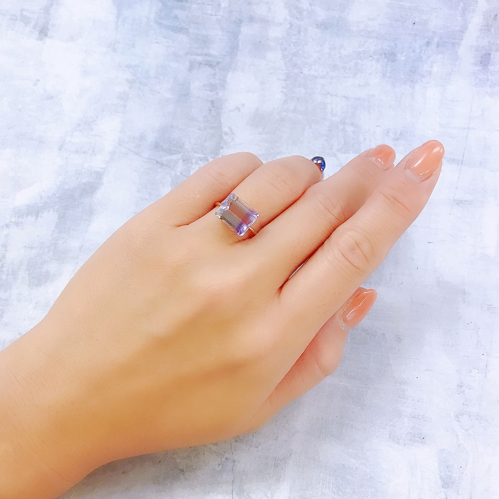 アワーグラスアメジスト(宝石名バイカラー・クォーツ)モロッコ産 4.56ct 識別済[220917634]11.2x9mm前後