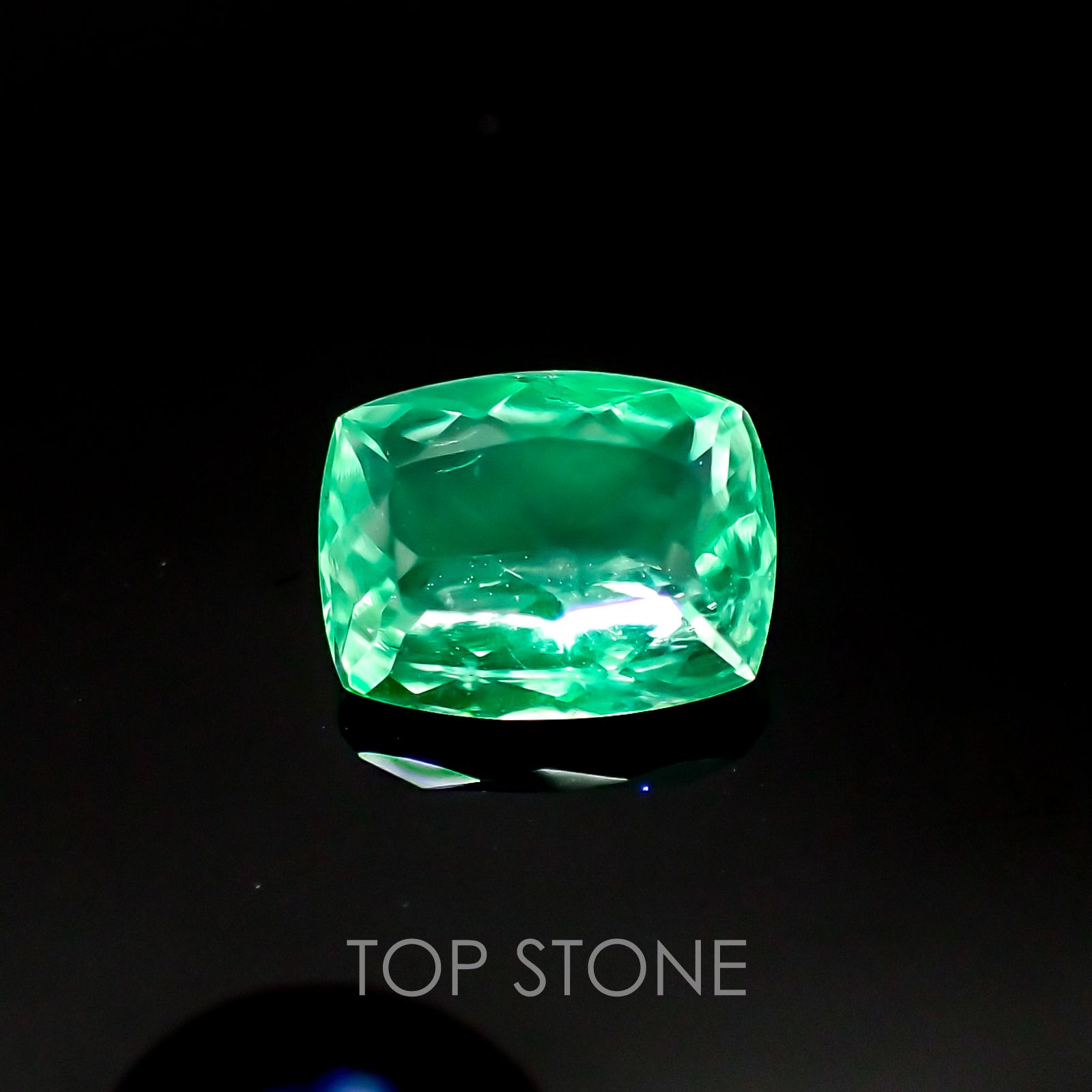 ハイアライトオパール メキシコ産 ルース 1.09ct[21058259]8.1×6.3mm前後