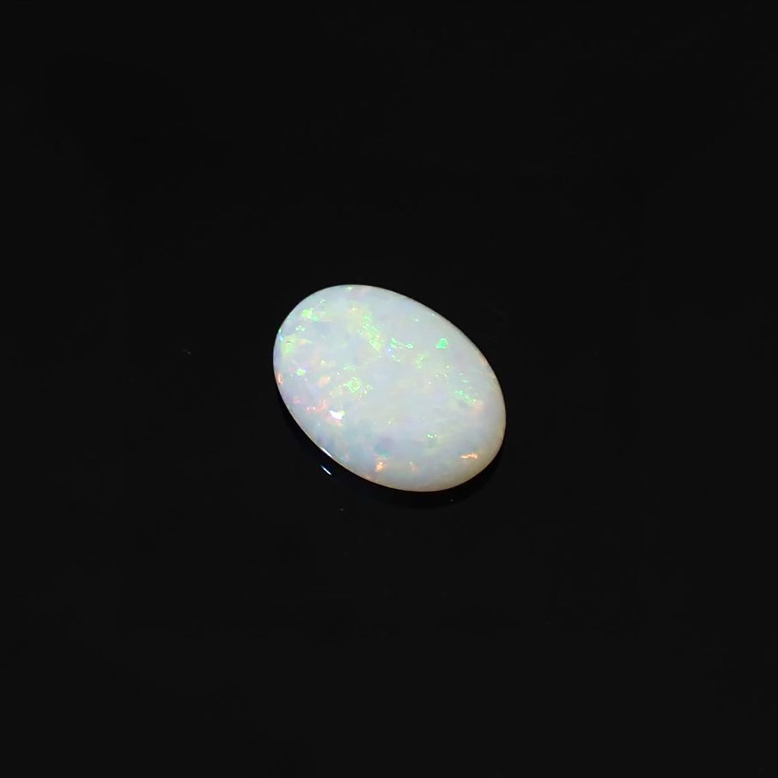 オパール(宝石名ホワイト・オパール)オーストラリア産 ソ付(彩珠) 1.864ct / 12.1x8.7mm前後 [220717007]