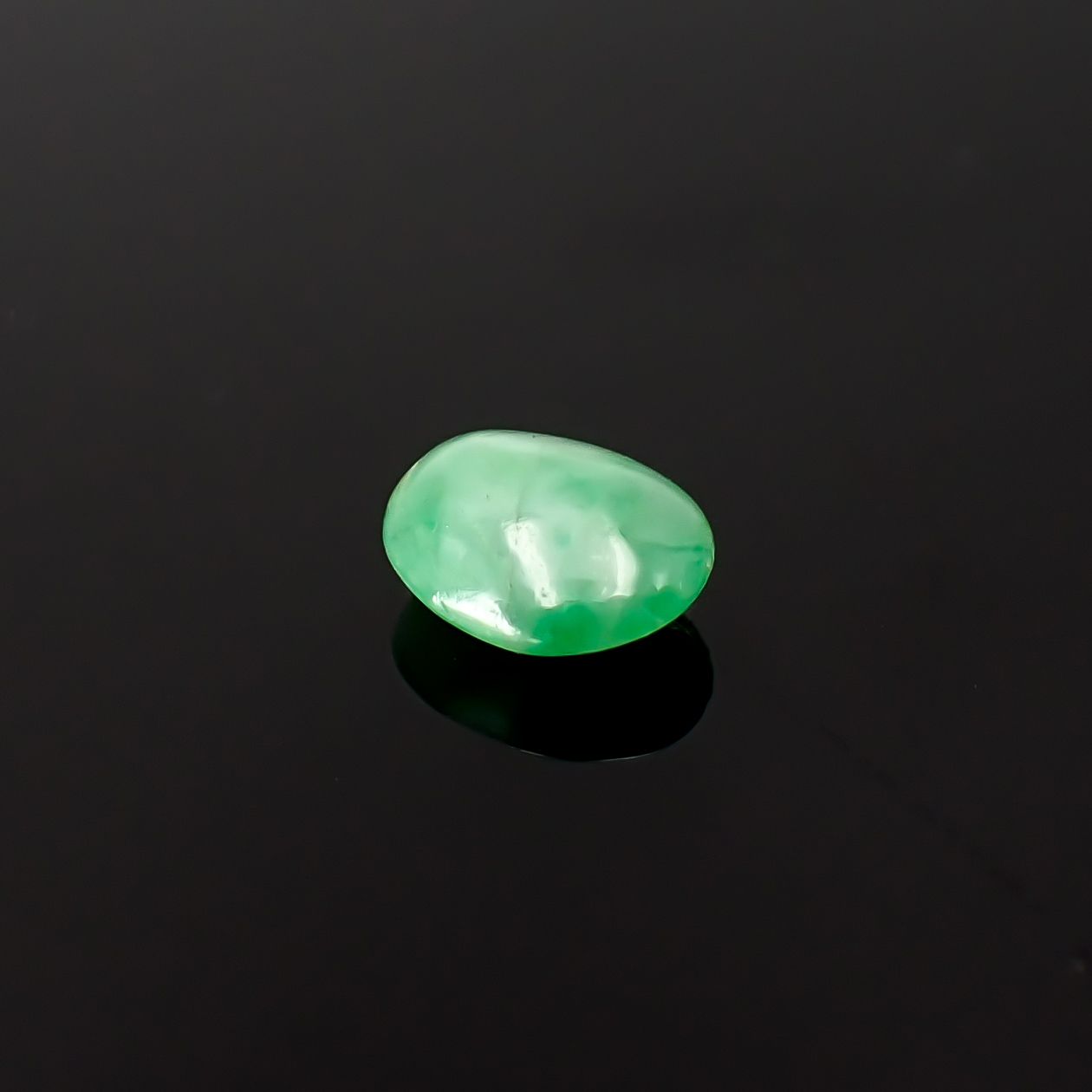翡翠 ビルマ産 0.66ct / 6.4x5mm前後 [260532118]