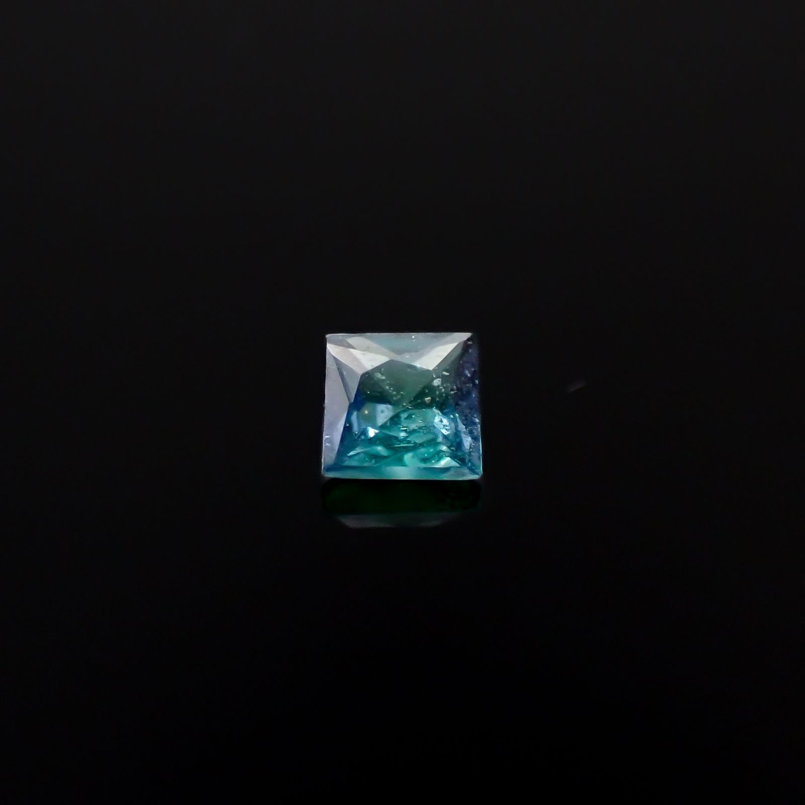 ◇プリンセスカット◇ブルーグリーンコーネルピン(宝石名ブルーグリーン・コーネルピン)タンザニア産 0.085ct 識別済[240527680]2.5x2.5mm前後