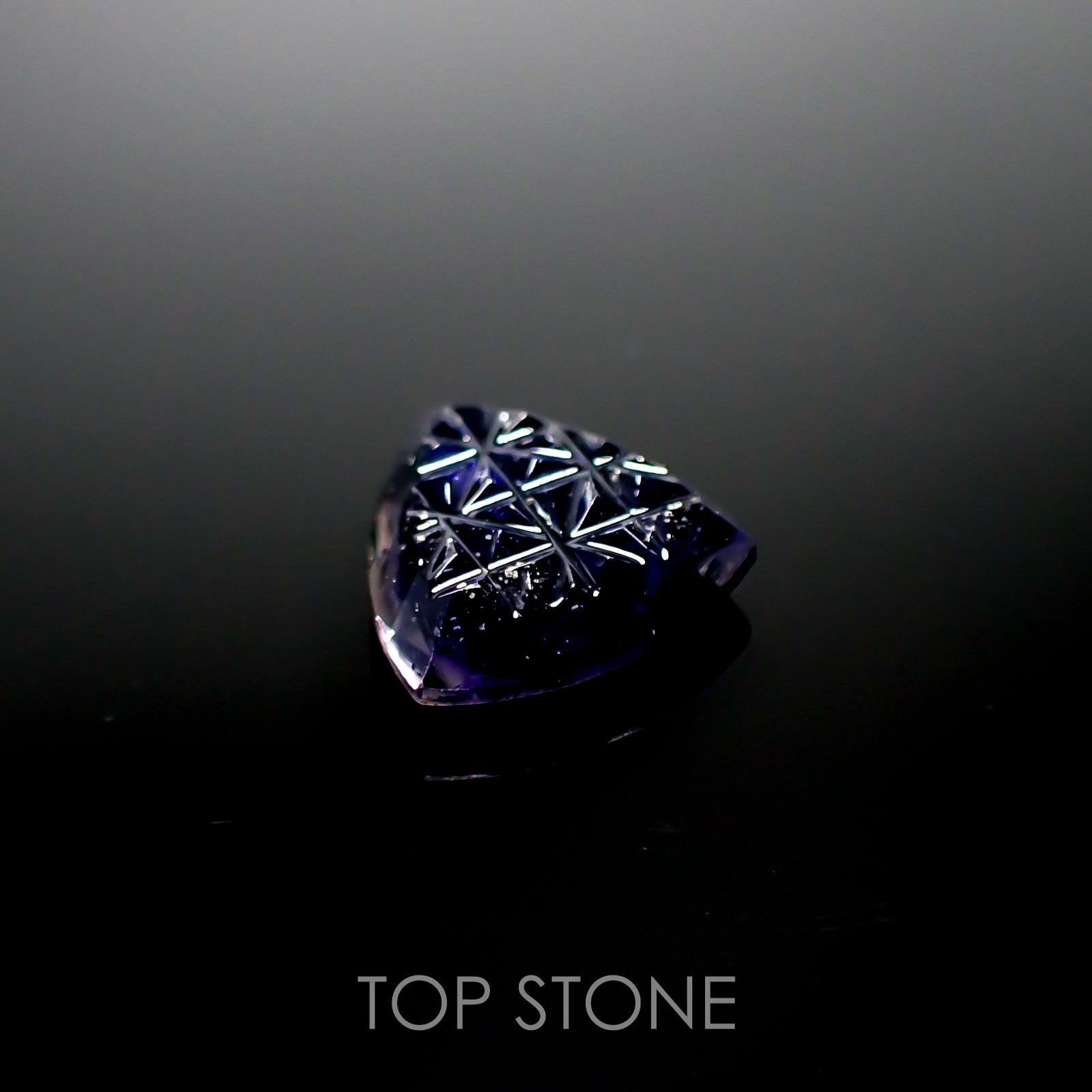 ◇甲州貴石切子Plus Three◇アイオライトサンストーン カード付き ブラジル/インド産 ルース 1.151ct[210913350]8×8.1mm前後