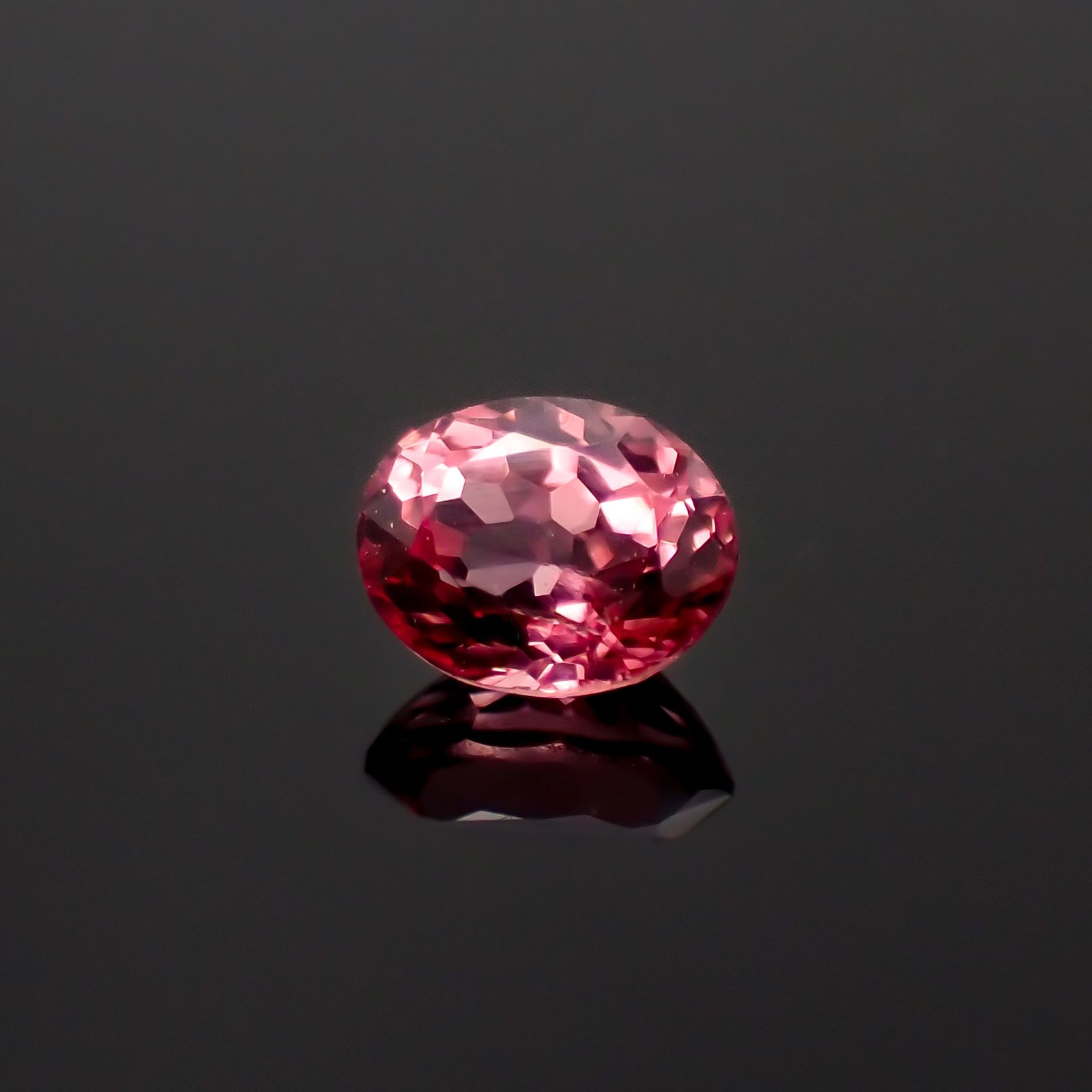ピンクスピネル パパラチャカラー タンザニア産 0.27ct[230421857]4.2x3.3mm前後
