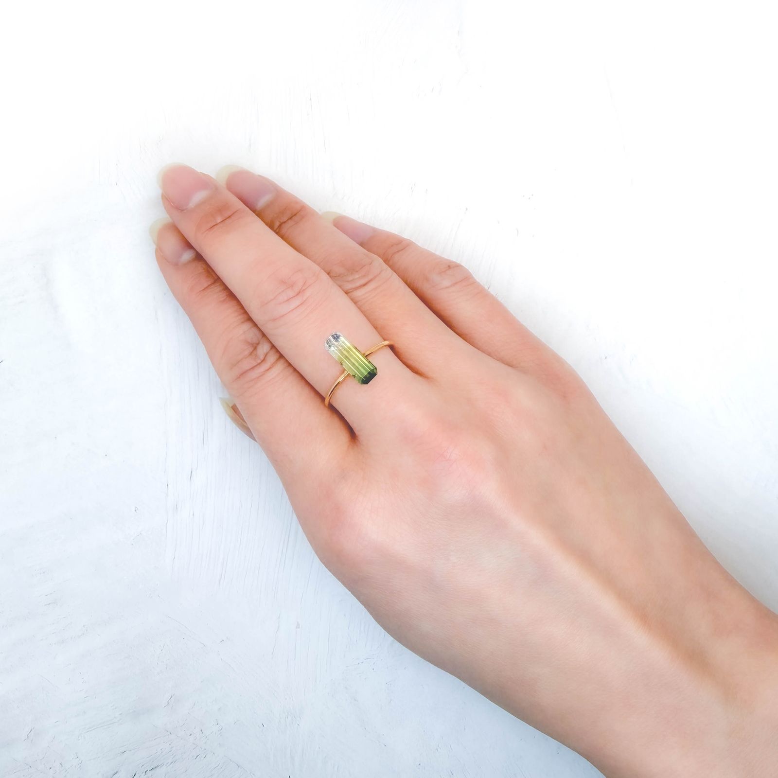 バイカラートルマリン アフガニスタン産 1.80ct / 12x4.5mm前後 [260231757]