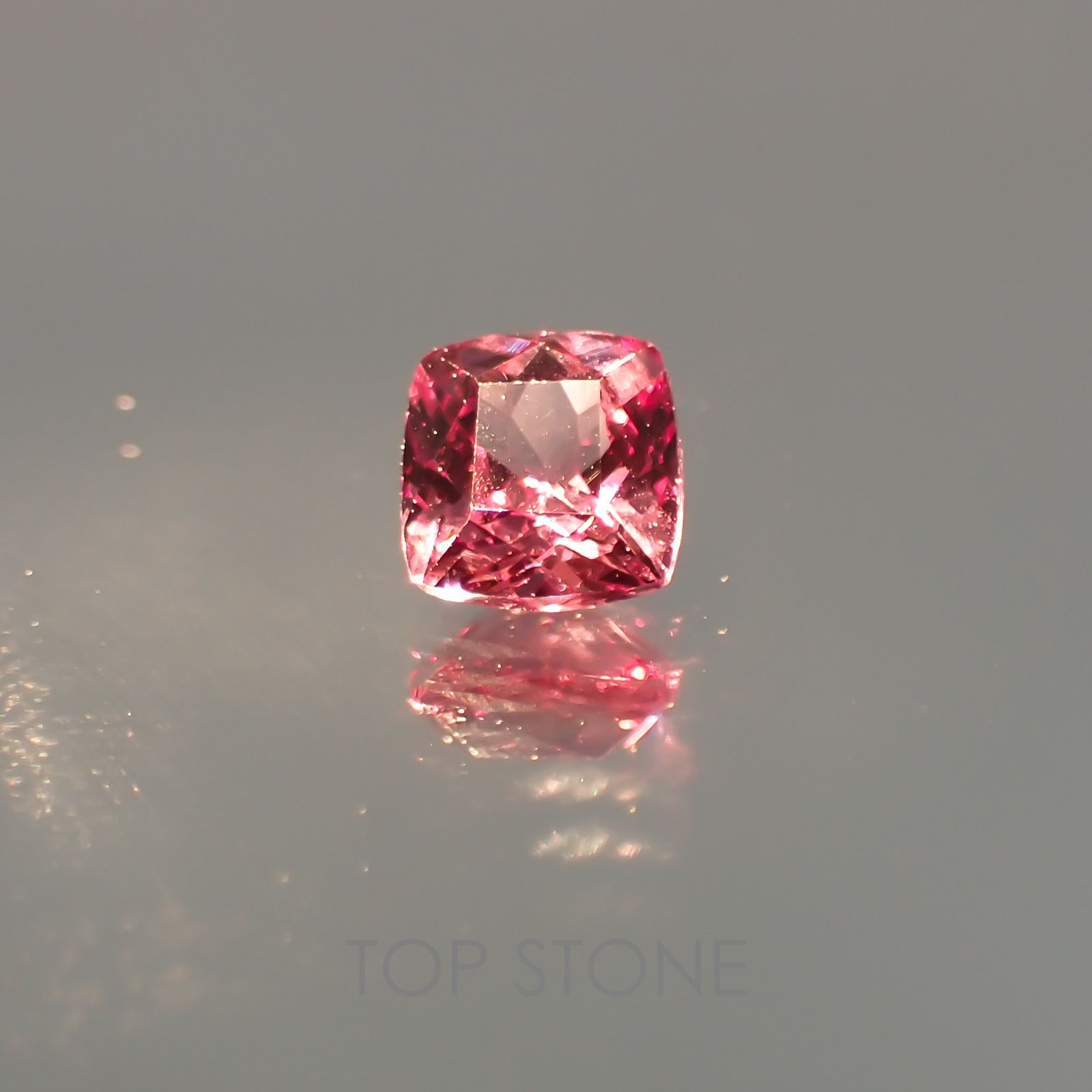カラーチェンジマラヤガーネット タンザニア産 ルース 0.5ct[21029653]4.4×4.4mm前後