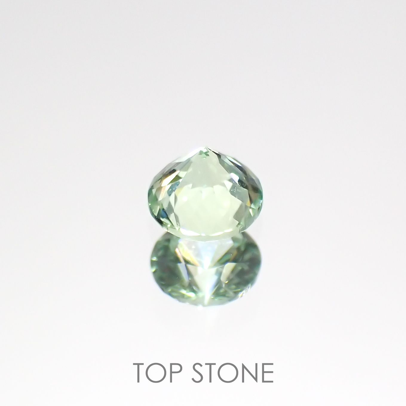 バナジウムコーネルピン(宝石名コーネルピン)タンザニア・タンガ州産 0.28ct 識別済[220115617]3.9x3.9mm前後
