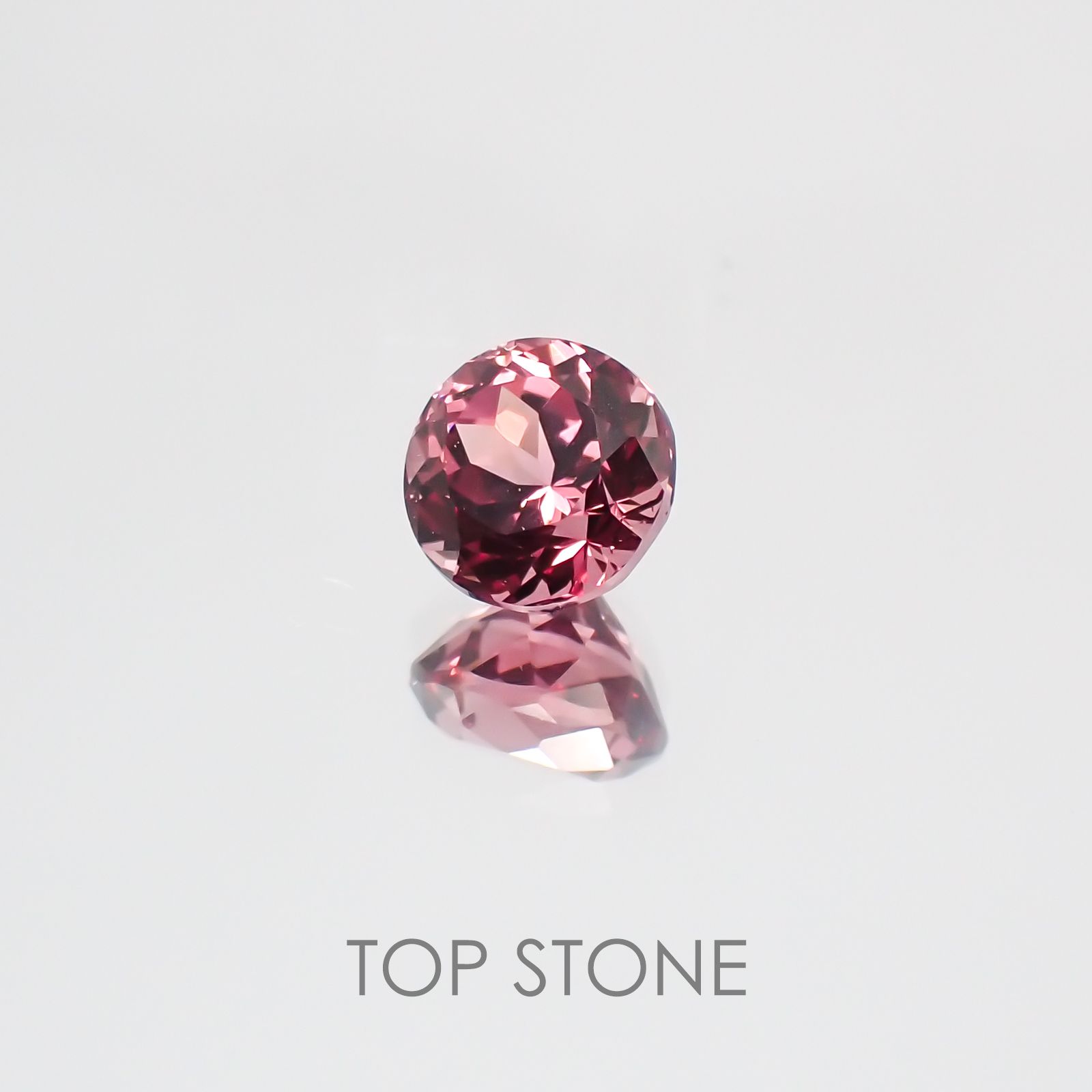 ウンバライトガーネット タンザニア産 ルース 0.75ct[20128579]5.1×5mm前後