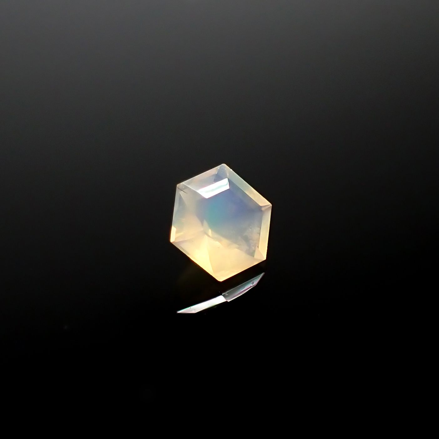 ◇ヘキサゴンカット◇エチオピアオパール エチオピア産 0.087ct[240226208]3.3x3.2mm前後