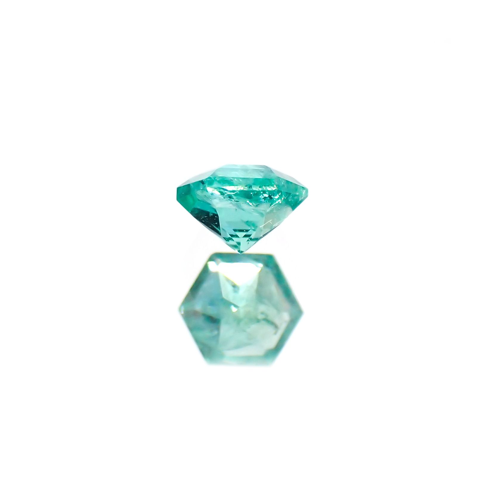 ◇ヘキサゴンカット◇エメラルド(宝石名エメラルド)ザンビア産 0.18ct 識別済[220115190]3.5x3.4mm前後