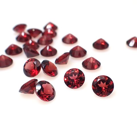 <ランダムセレクト1個販売>パイラルスパイトガーネット モザンビーク産 約0.57ct [250129787]5x5mm前後