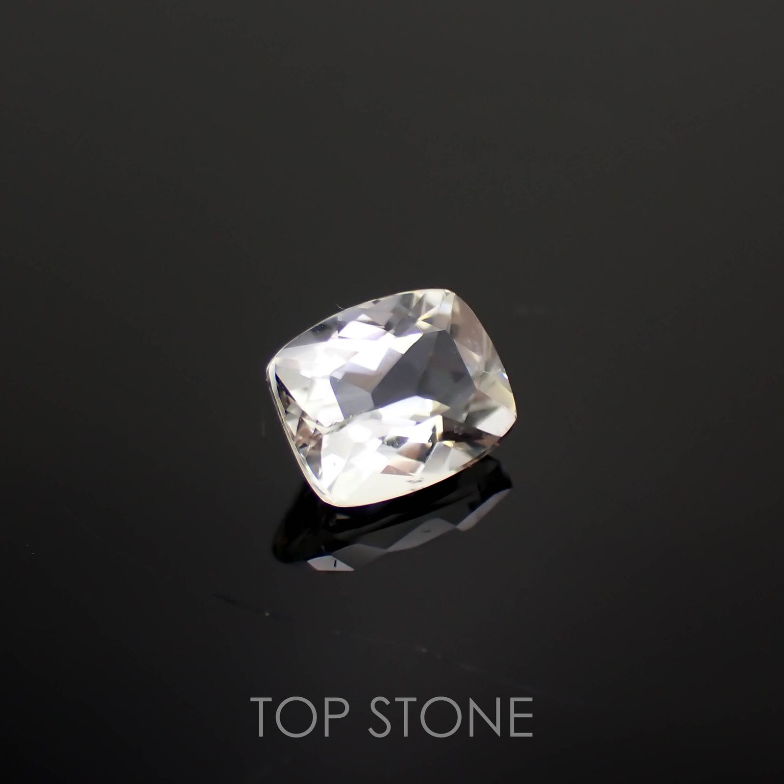 オリゴクレース(宝石名オリゴクレース)ブラジル産 1.49ct 識別済[221219440]7.9x6.4mm前後