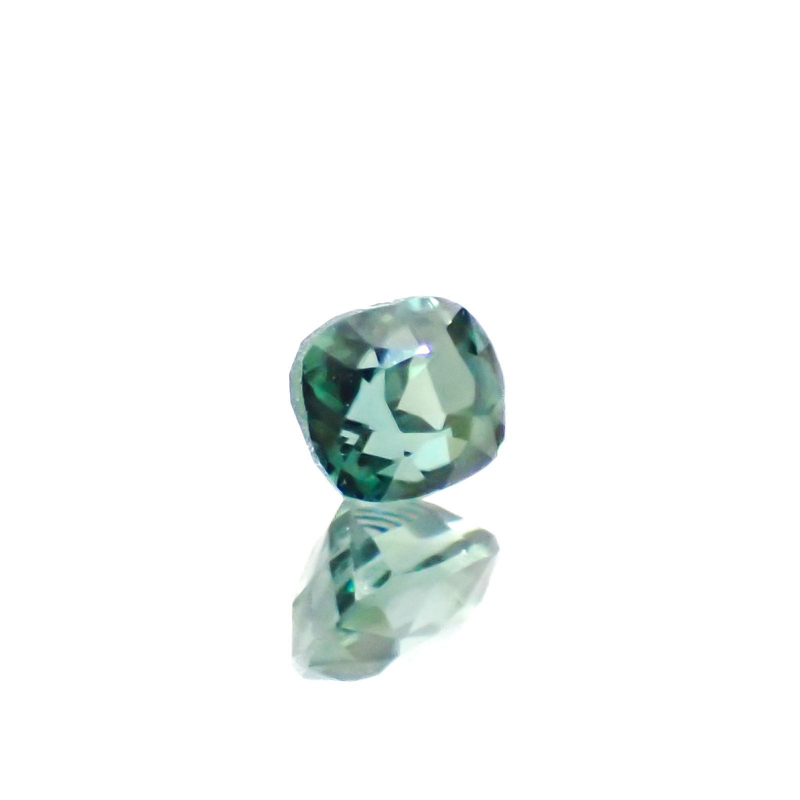リバースカラーチェンジジルコン ミャンマー・モゴック産 0.39ct[240929173]3.9x3.1mm前後