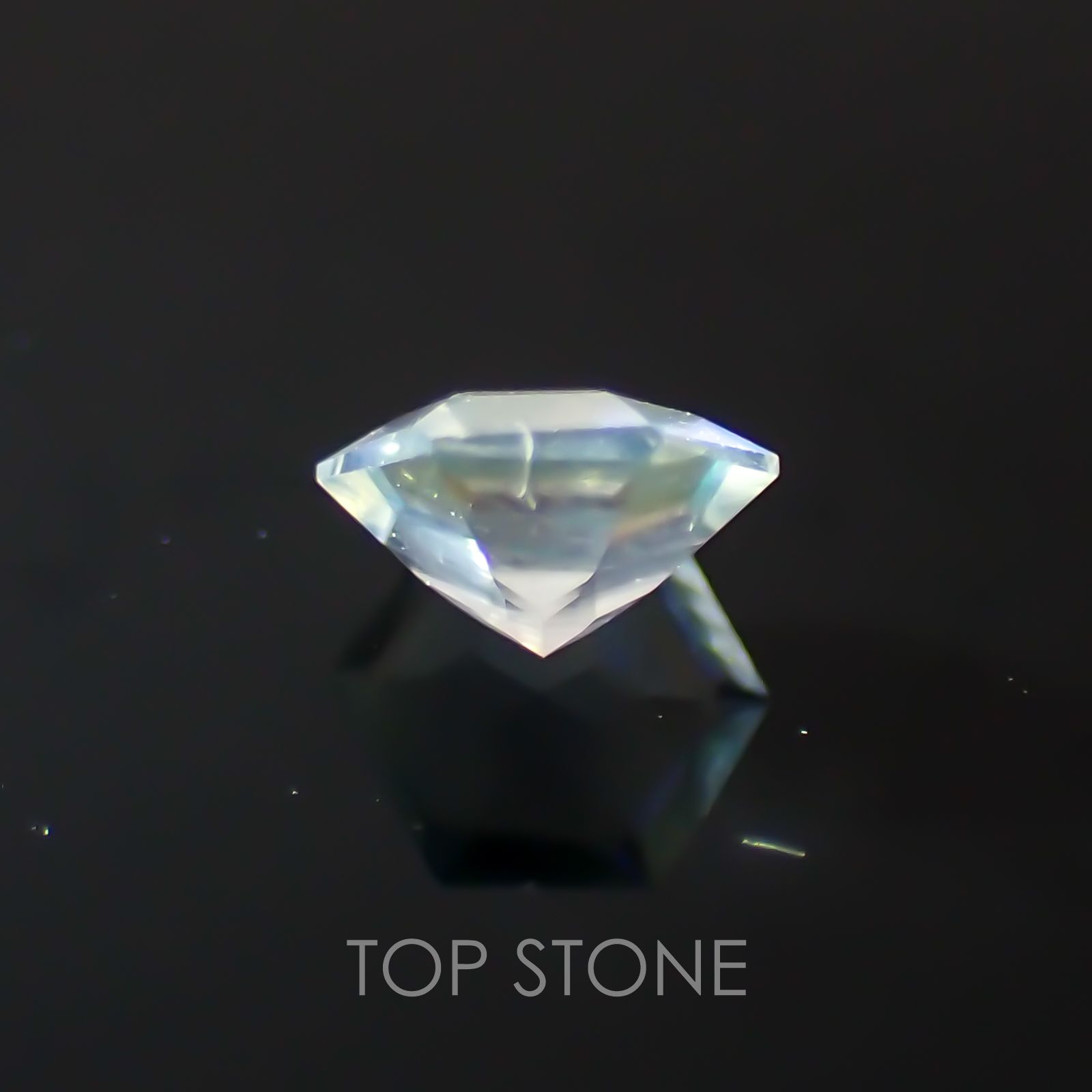 ◇ヘキサゴンカット◇レインボームーンストーンSA(宝石名アンデシン・ラブラドライト) インド・タミルナードゥ産 0.30ct 識別済[21059520]4.1×4.1mm前後