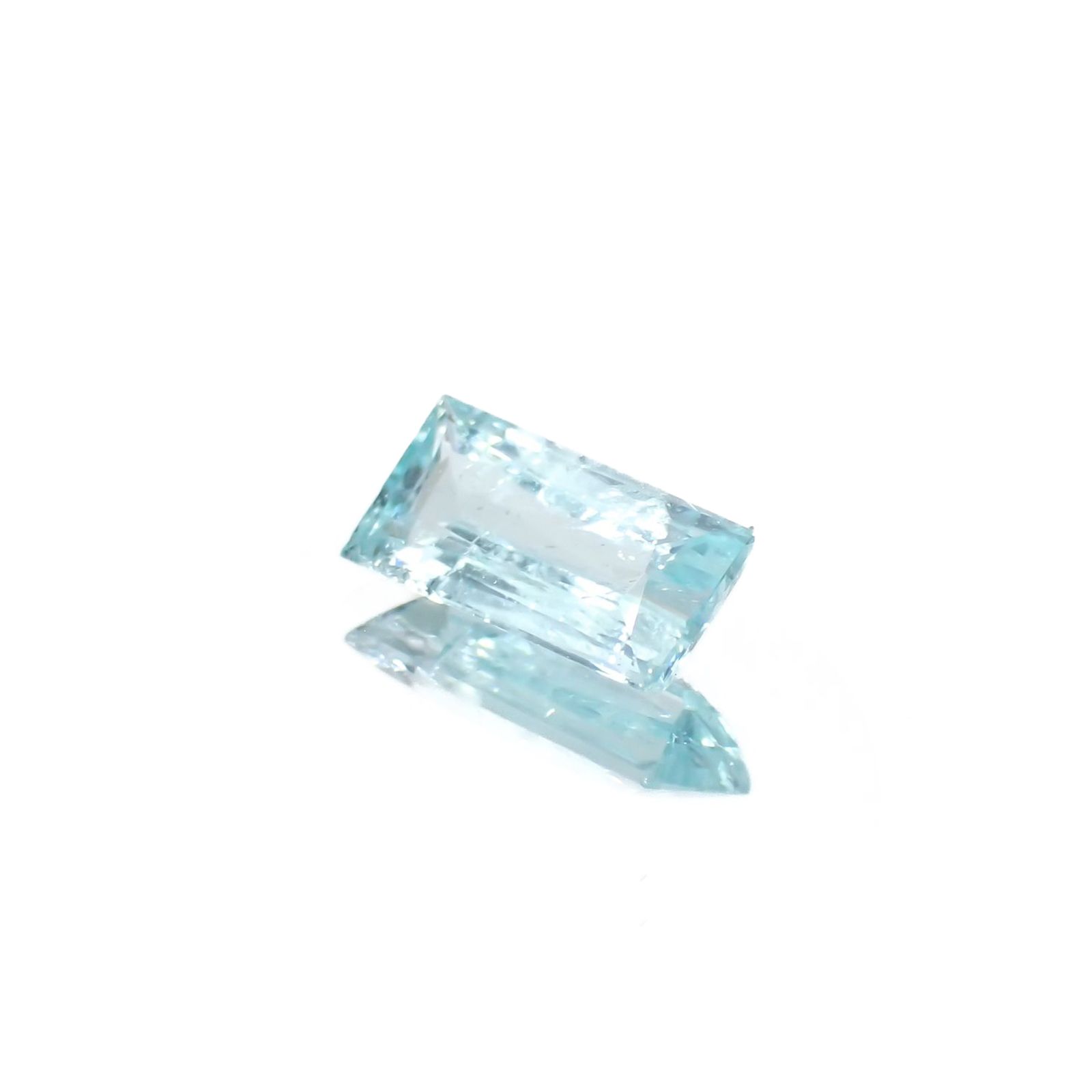 パライバトルマリン(宝石名トルマリン/別名パライバ・トルマリン)モザンビーク産 識別済 0.77ct / 8.1x4mm前後 [230522239]