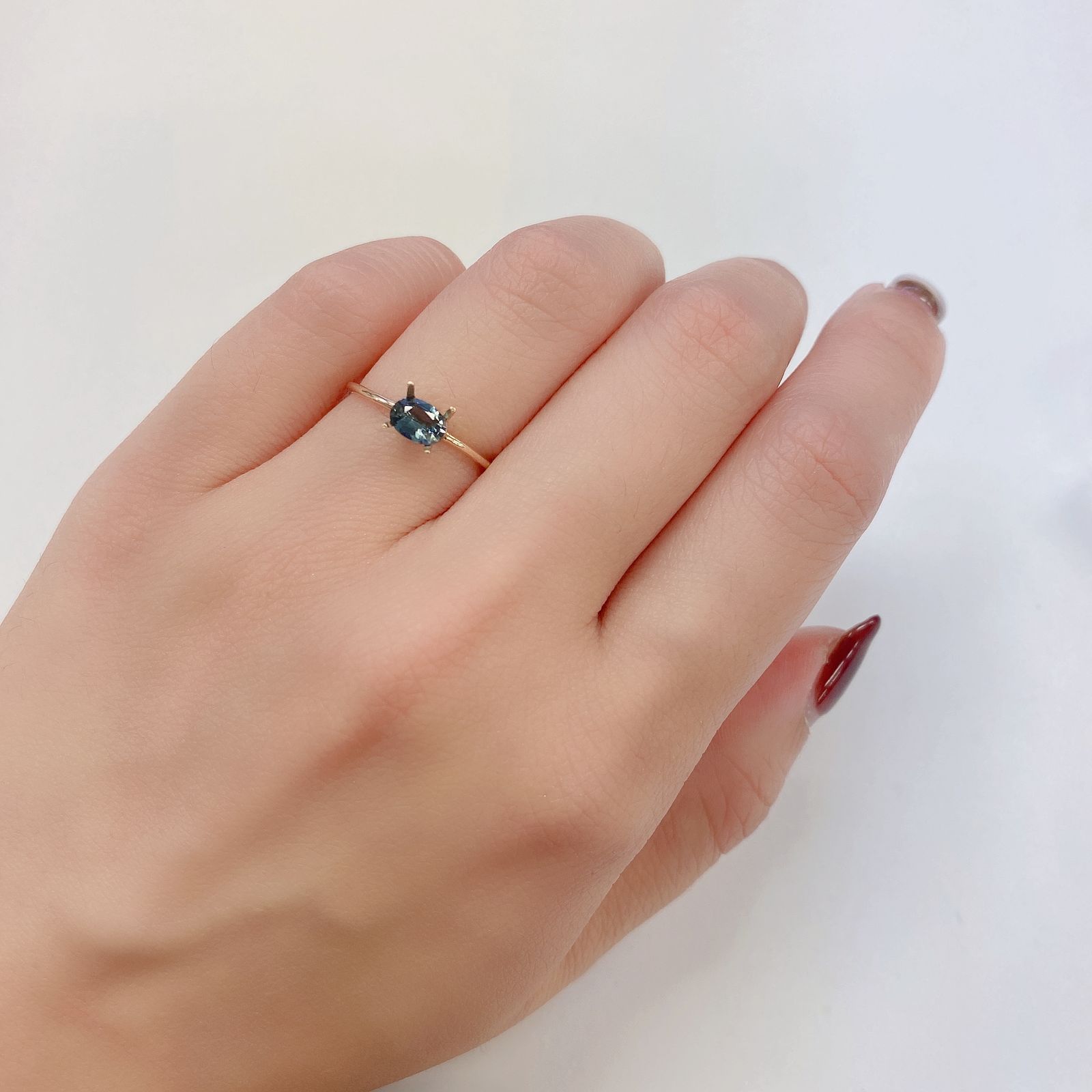 サファリン(宝石名サフィリン) スリランカ産 0.404ct ソ付(彩珠)[21019625]5.7×4.1mm前後