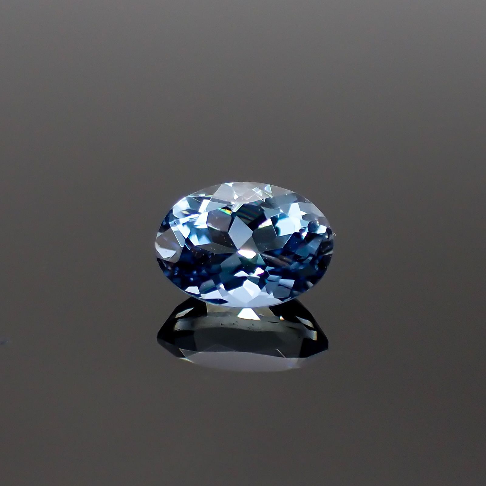 アクアマリン(宝石名アクアマリン)ナイジェリア産 0.85ct 識別済[220817386]7.1x5.1mm前後