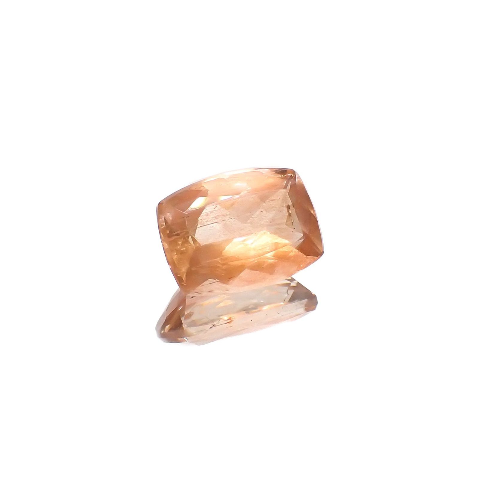 サンストーンスキャポライト(宝石名シーン・スキャポライト)タンザニア産 識別済 2.39ct / 10.1x7.4mm前後 [260819275]