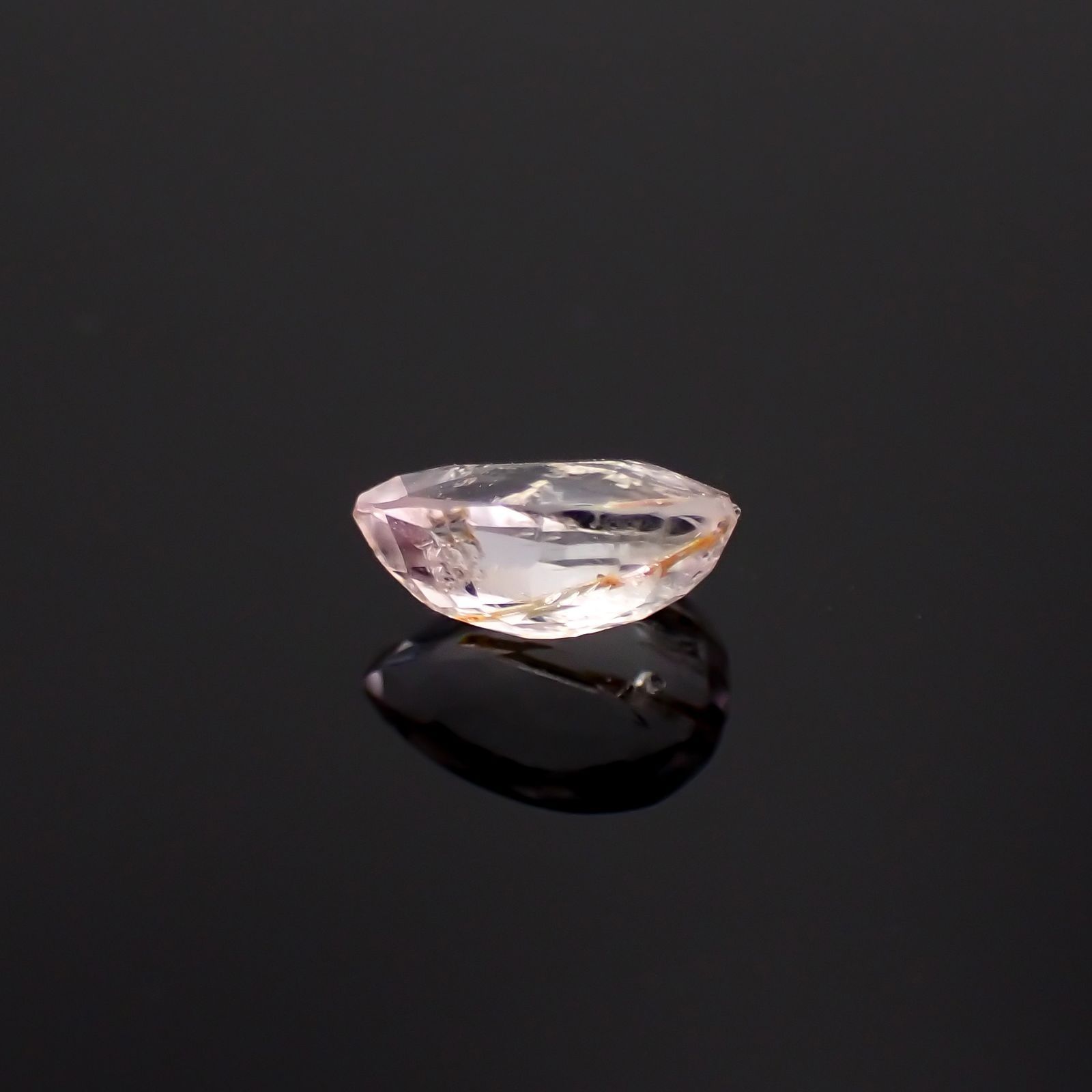 ピンクポードレッタイト (宝石名ポードレッタイト )ビルマ産 ソ付(彩珠) 0.383ct / 6x4.2mm前後 [231023922]