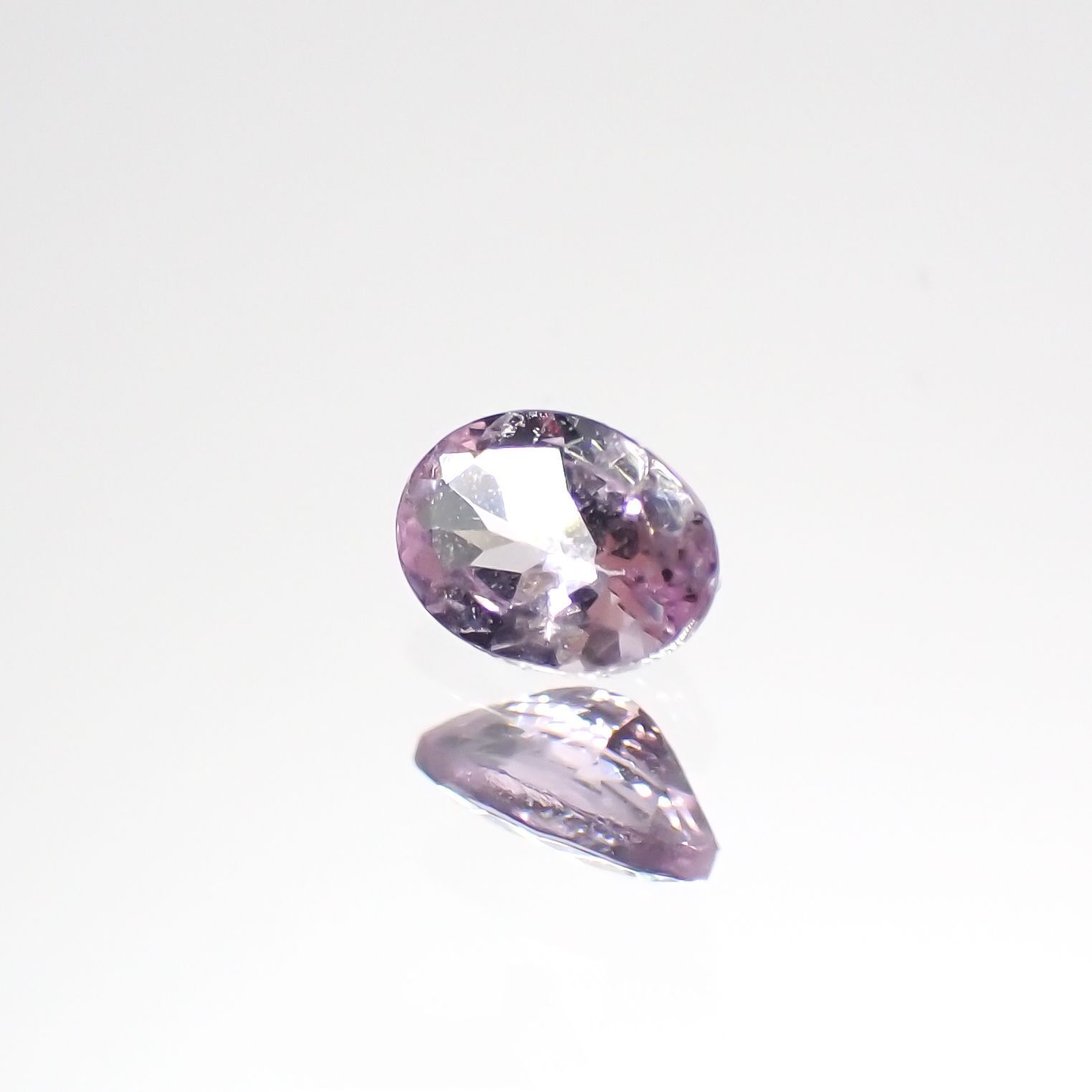 ピンクゾイサイト(宝石名ピンク・ゾイサイト)タンザニア産 0.18ct 識別済[220115053]4.1x3mm前後