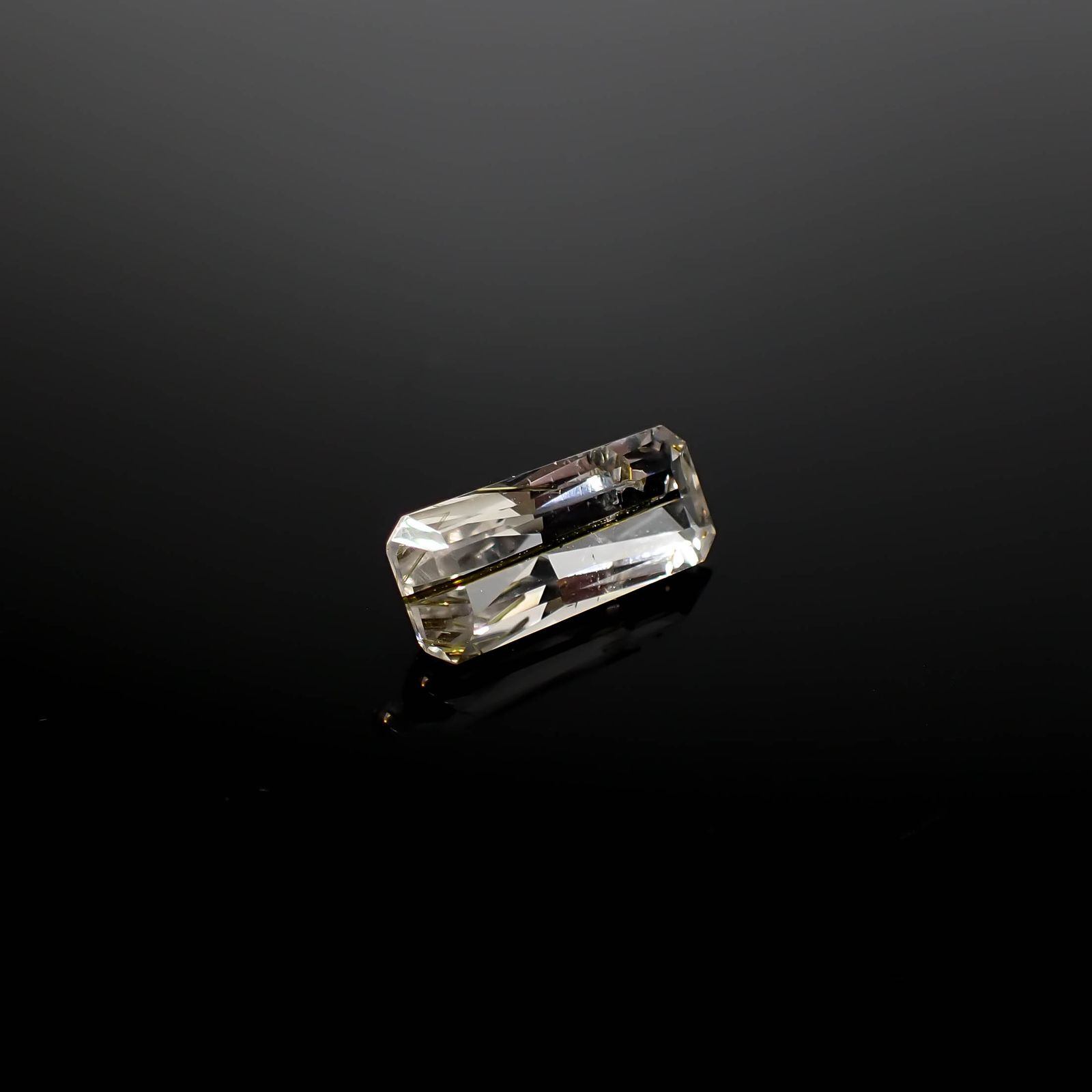 エピドートインクォーツ ブラジル産 4.82ct[240728461]16.6x7.1mm前後