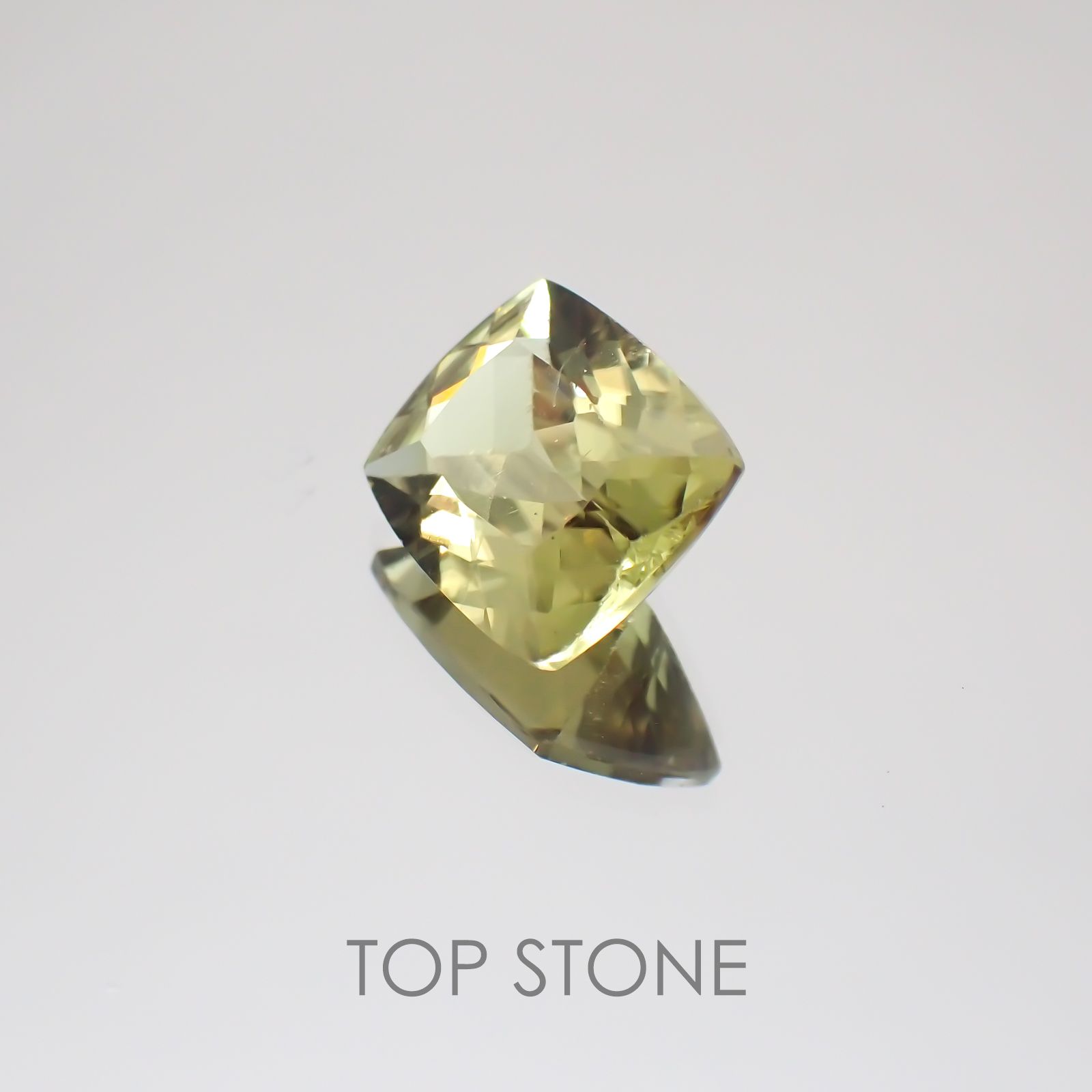 ダイアスポア(カラーチェンジ) トルコ産 ルース 3.36ct[19111474]10.2×8.2mm前後