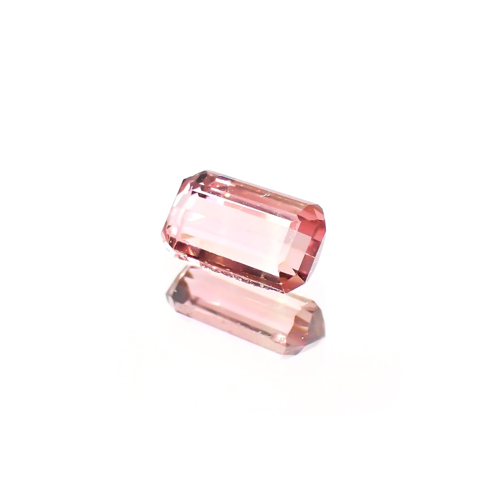 ローズピンクトルマリン(宝石名ピンク・トルマリン)ブラジル/アフリカ産 0.71ct 識別済[220114858]6.8x4mm前後