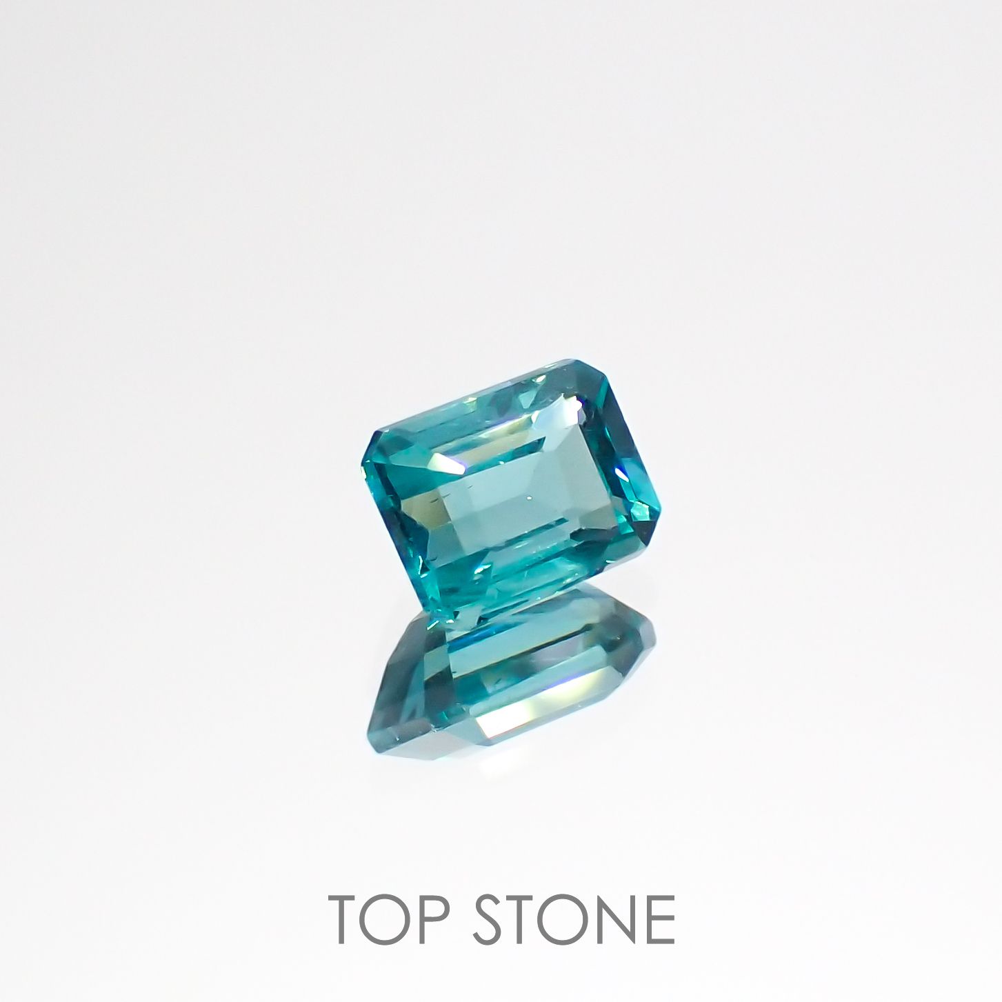 ブルーグリーンアパタイト(宝石名アパタイト)マダガスカル産 0.58ct 識別済[220616659]5.2x4mm前後