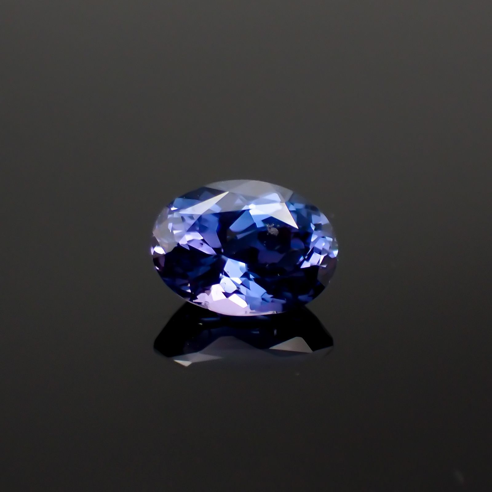 カラーチェンジスピネル(宝石名スピネル/カラーチェンジ・タイプ)スリランカ産 1.478ct ソ付(彩珠)[221018926]8x5.9mm前後 |  TOP STONE(トップストーン)