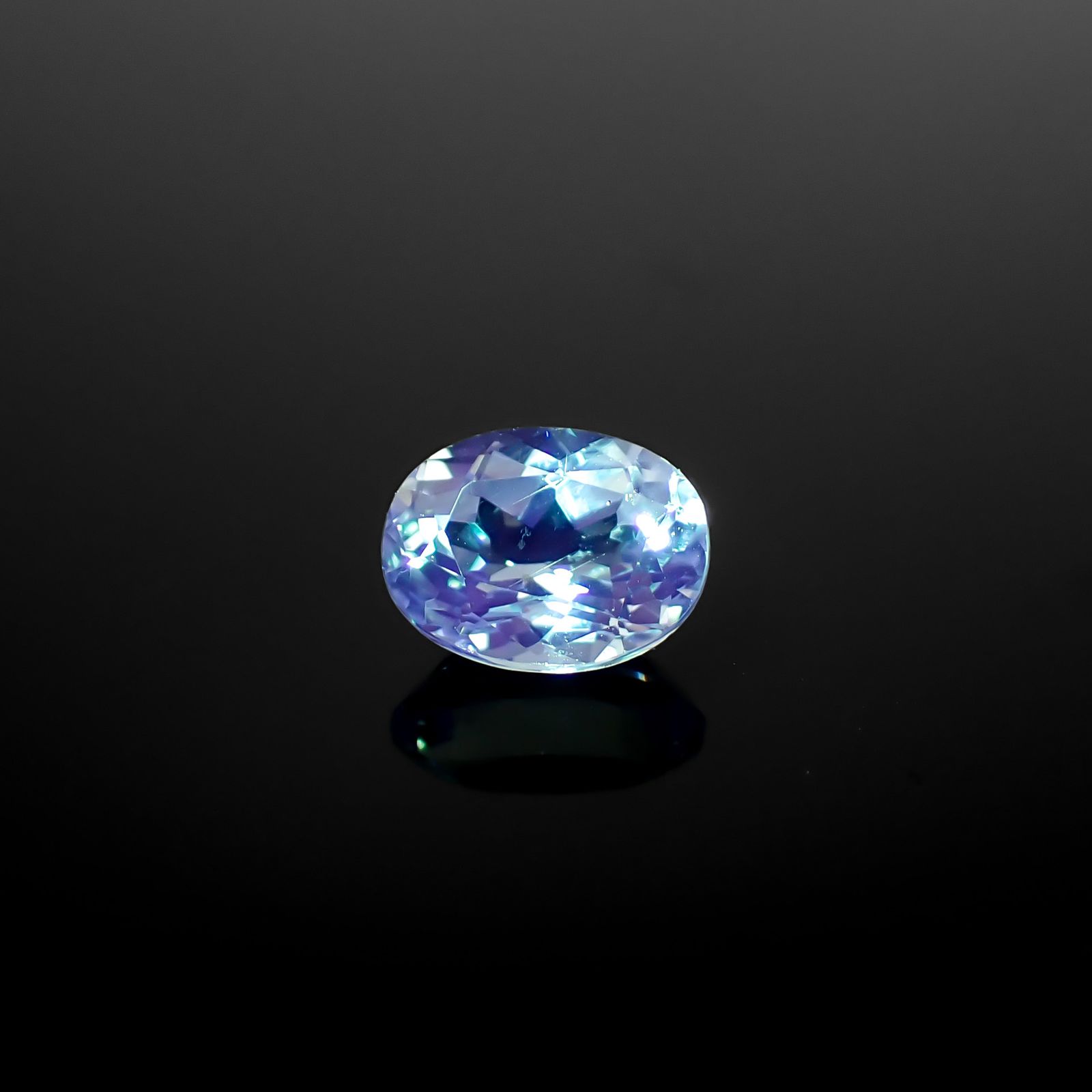 シルバーアパタイト フルオレッセンス アフリカ産 識別済 1.58ct / 8.1x6.2mm前後 [260632507]