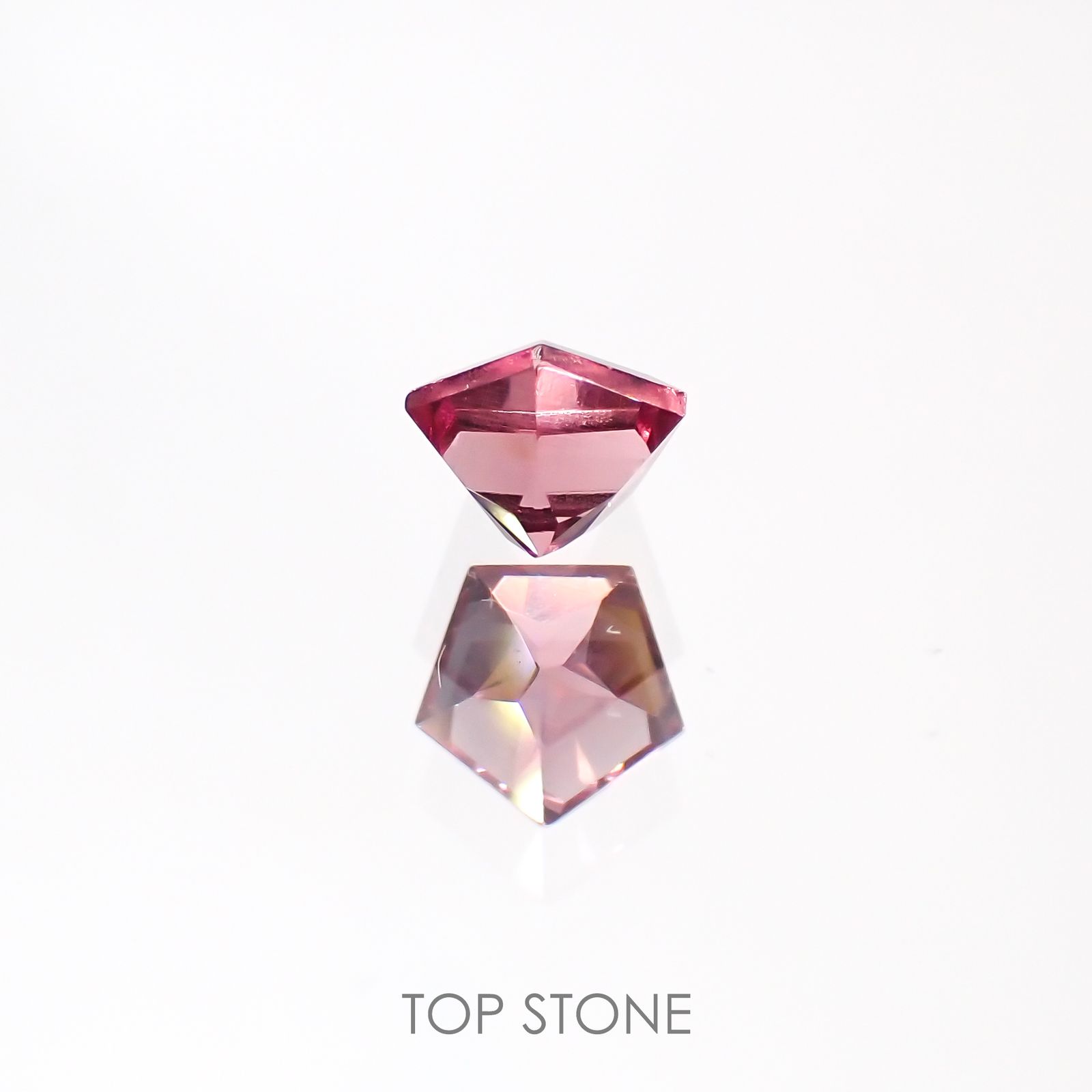 ◇ペンタゴンカット◇マラヤガーネット(宝石名ガーネット)タンザニア産 0.37ct 識別済[220113834]4.1x4.2mm前後