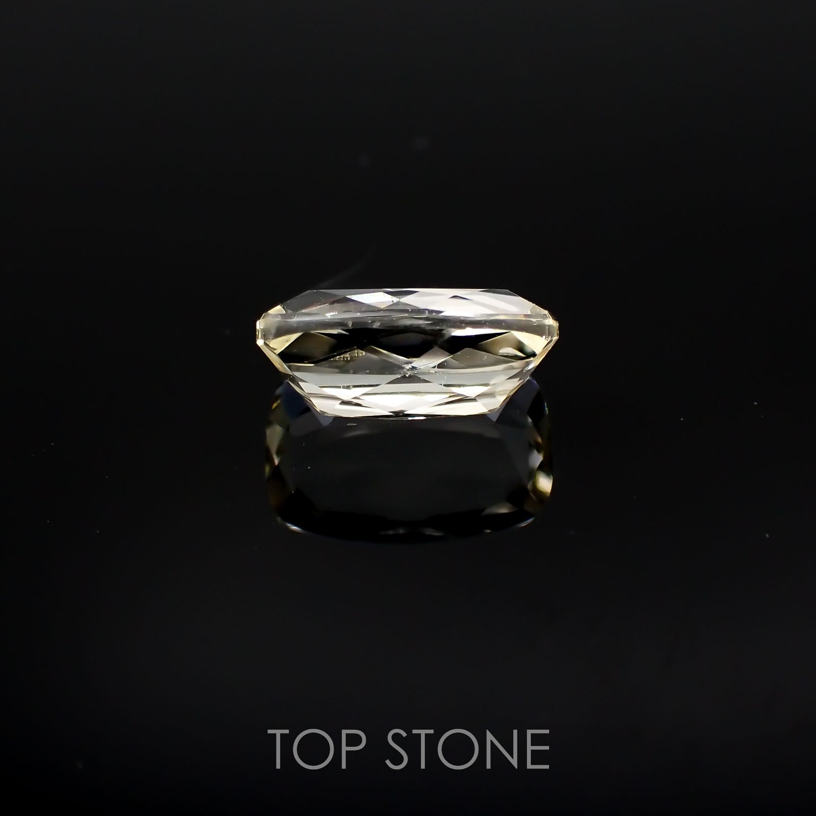 イエロースキャポライト(宝石名イエロー・スキャポライト)ブラジル・ミナスジェライス州産 1.44ct 識別済[220918022]9.1x5.9mm前後