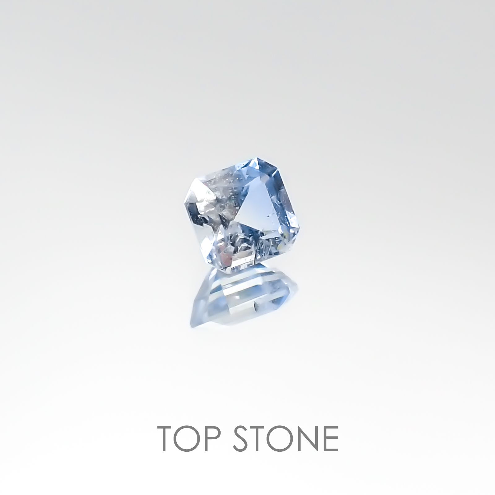 ジェレメジェバイト(宝石名エレメジェバイト)ナミビア産 0.224ct ソ付(彩珠)[220817284]3.4x3.2mm前後