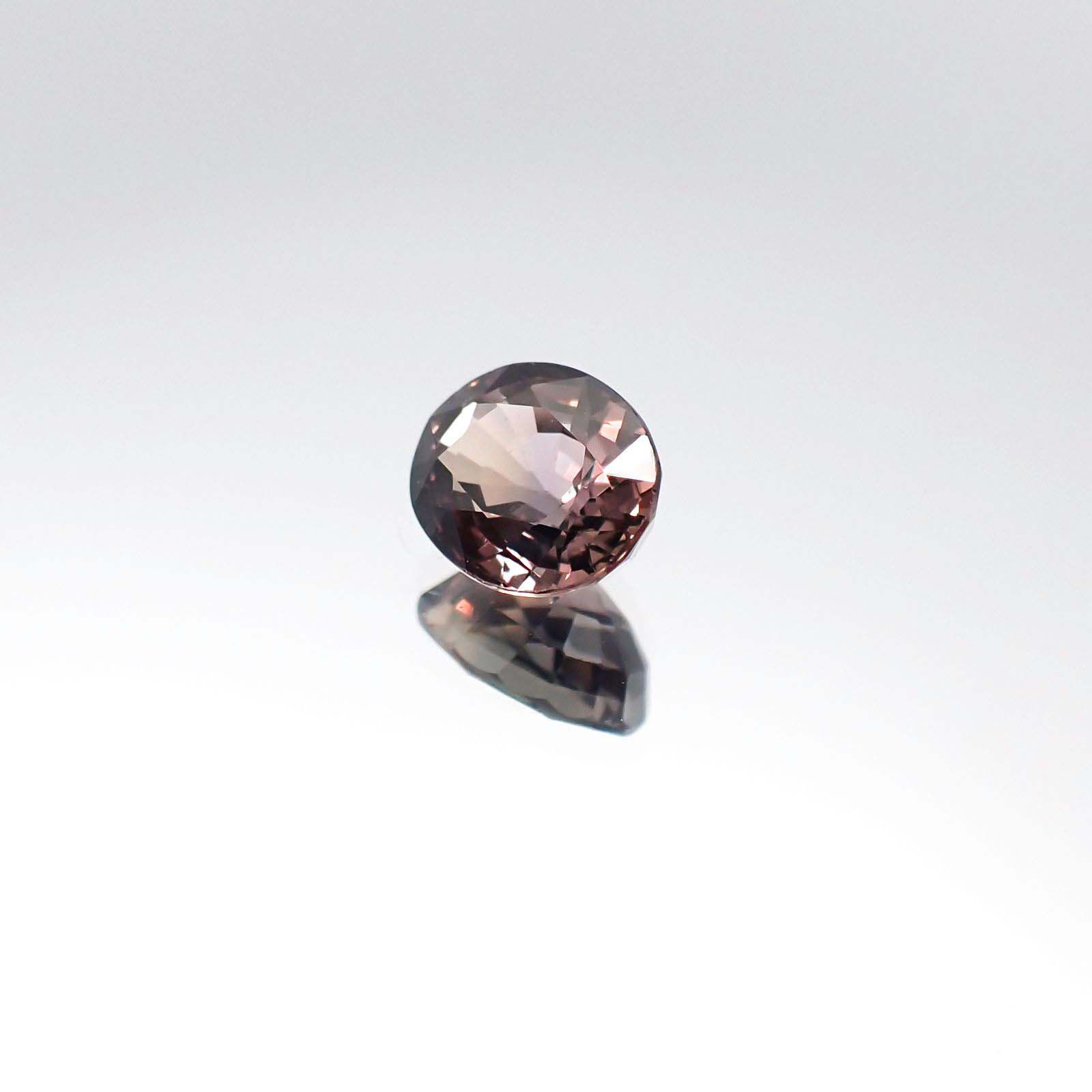 カラーチェンジサファイア 非加熱(宝石名サファイア)タンザニア産 1.11ct 識別済[230622423]6.6x5.4mm前後