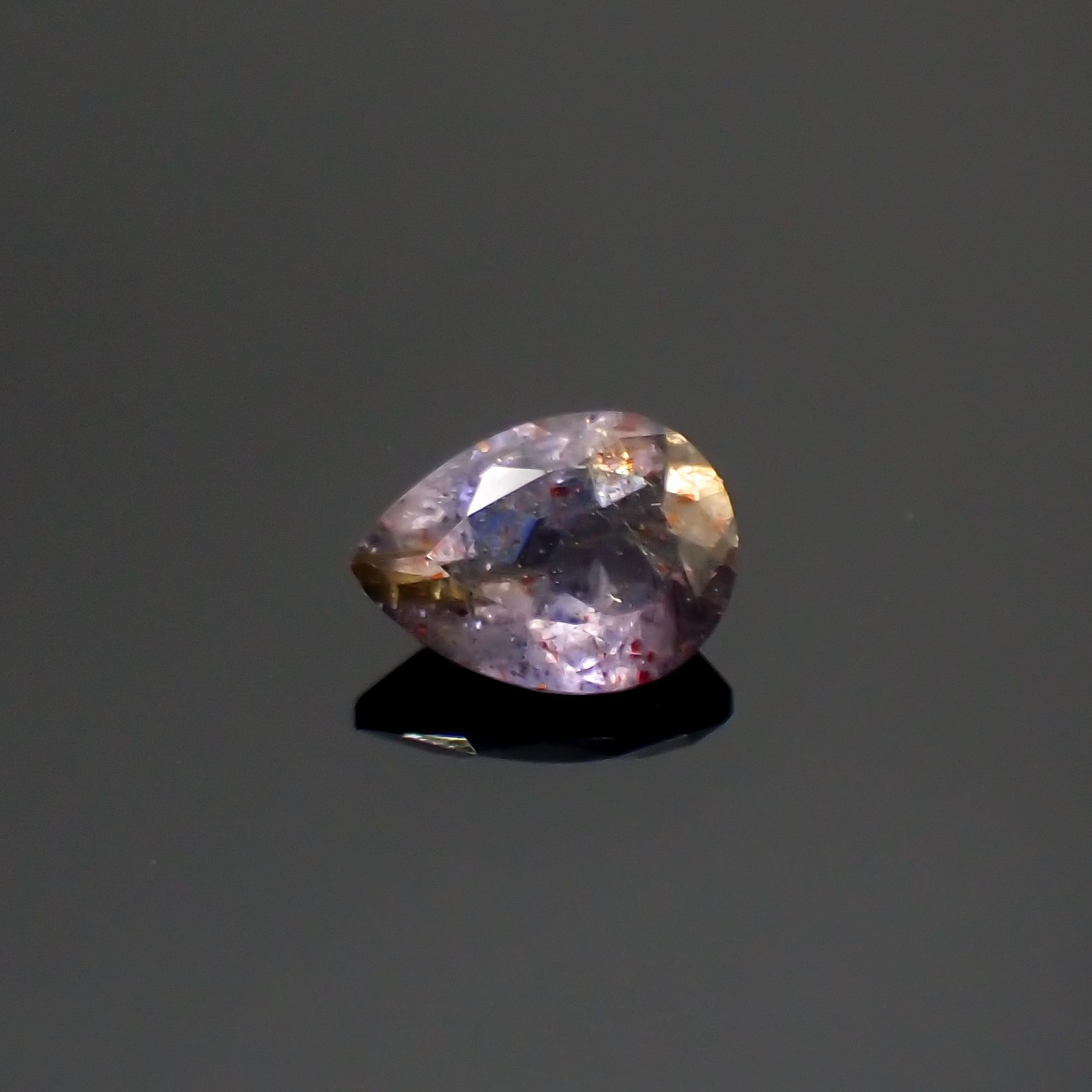 ブラッドショットアイオライト(宝石名アベンチュリン・アイオライト) インド/ブラジル産 1.199ct ソ付(彩珠)[240212393]8.9×6.4mm前後
