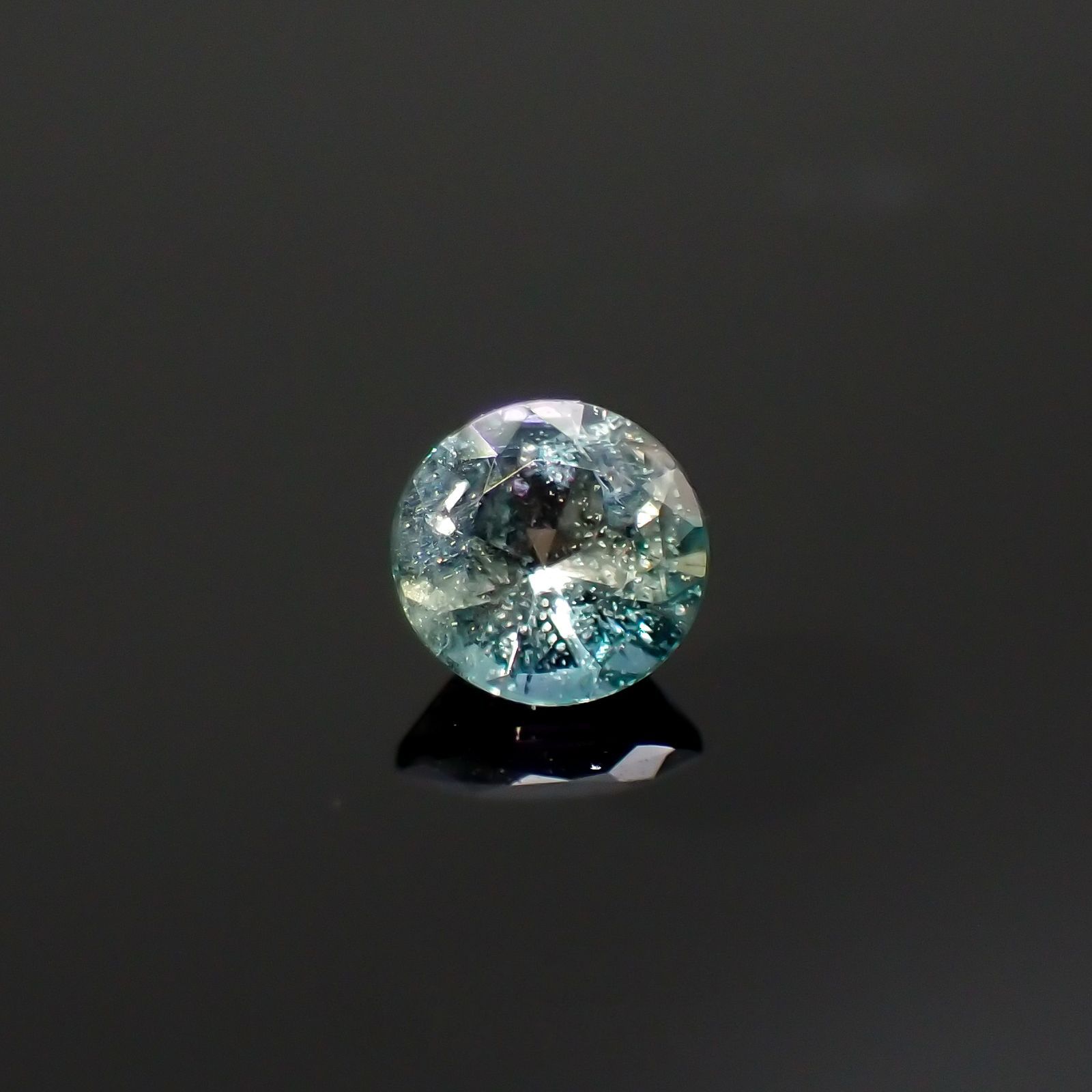 アレキサンドライト(宝石名アレキサンドライト)ブラジル産/EmeraldMains社製 0.084ct ソ付(彩珠)[220516018]2.7x2.7mm前後