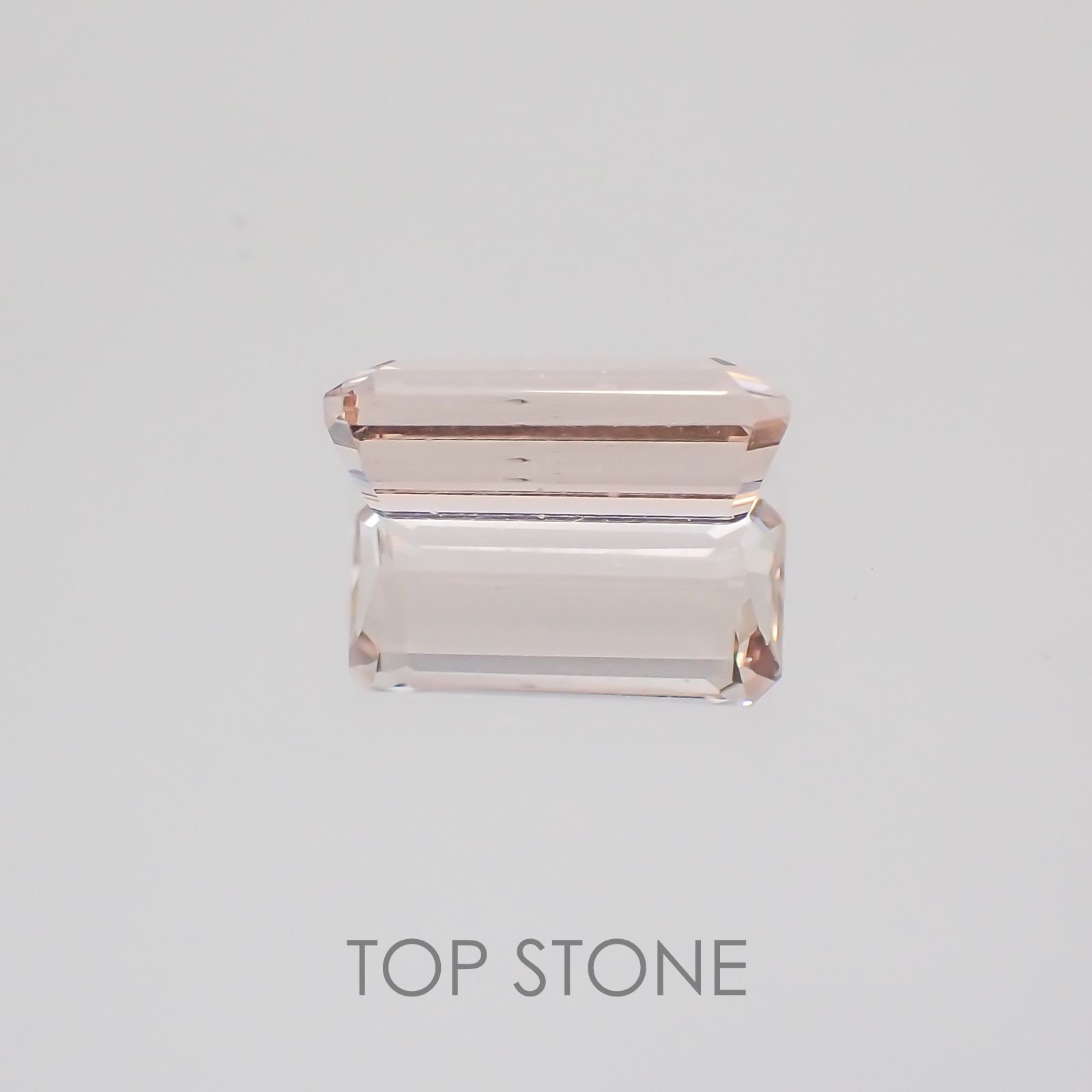 モルガナイト(宝石名モルガナイト) ナイジェリア産 0.88ct 識別済[21019099]8.4×4mm前後