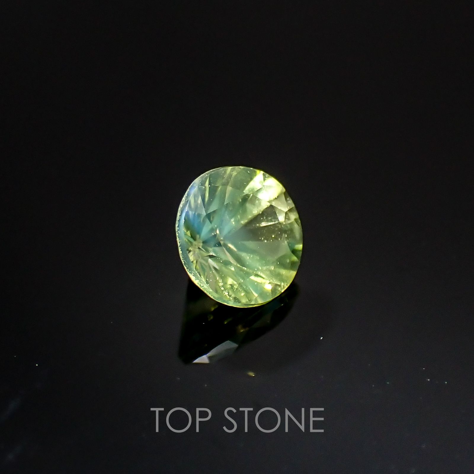 クリソベリルキャッツアイ スリランカ産 ルース 0.32ct[20117587]3.9×3.9mm前後