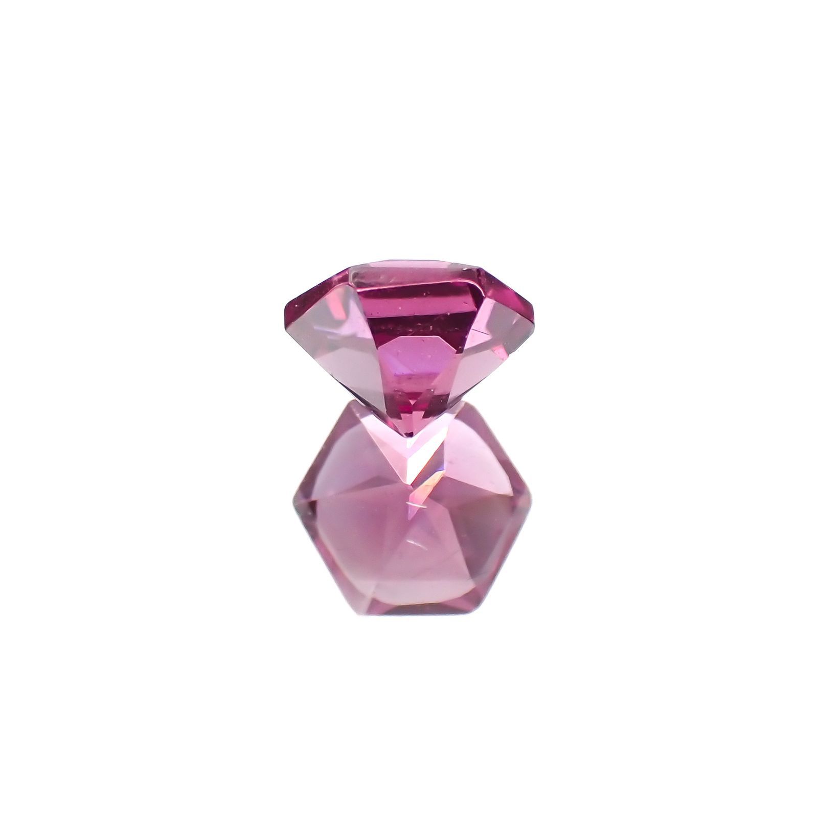 ◇ヘキサゴンカット◇カラーシフトマラヤガーネットSA(宝石名ガーネット)タンザニア産 0.74ct 識別済[220918044]5.1x5mm前後